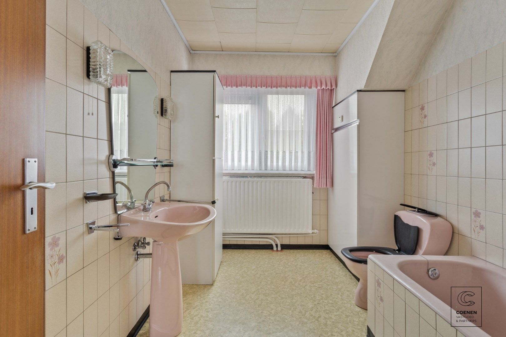 Unieke renovatiekans op 1673m² in Sint-Job: 2 slaapkamers, garage en tal van mogelijkheden! foto 18