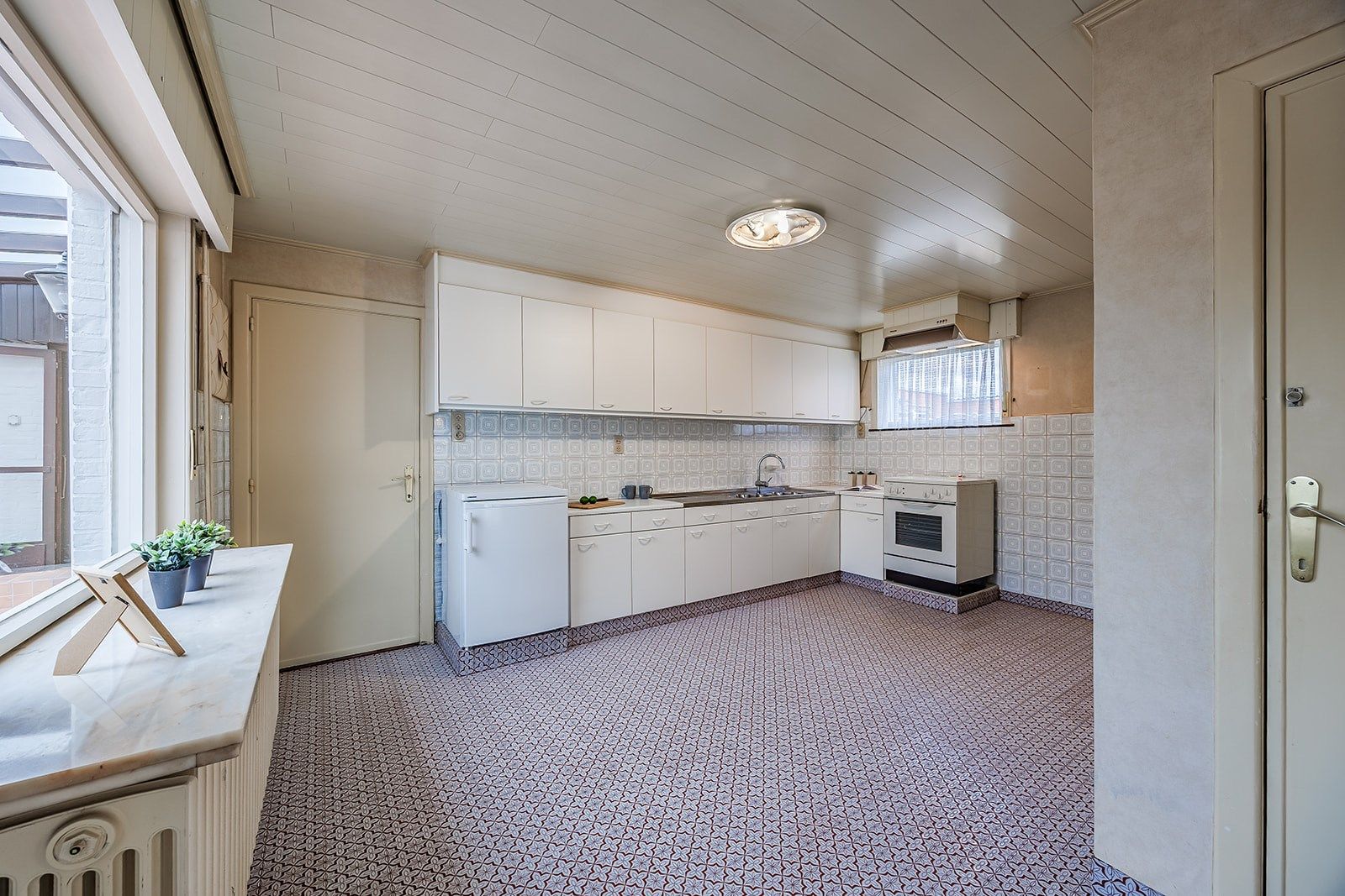 Ruime gezinswoning met 5 slpk en garage foto 8