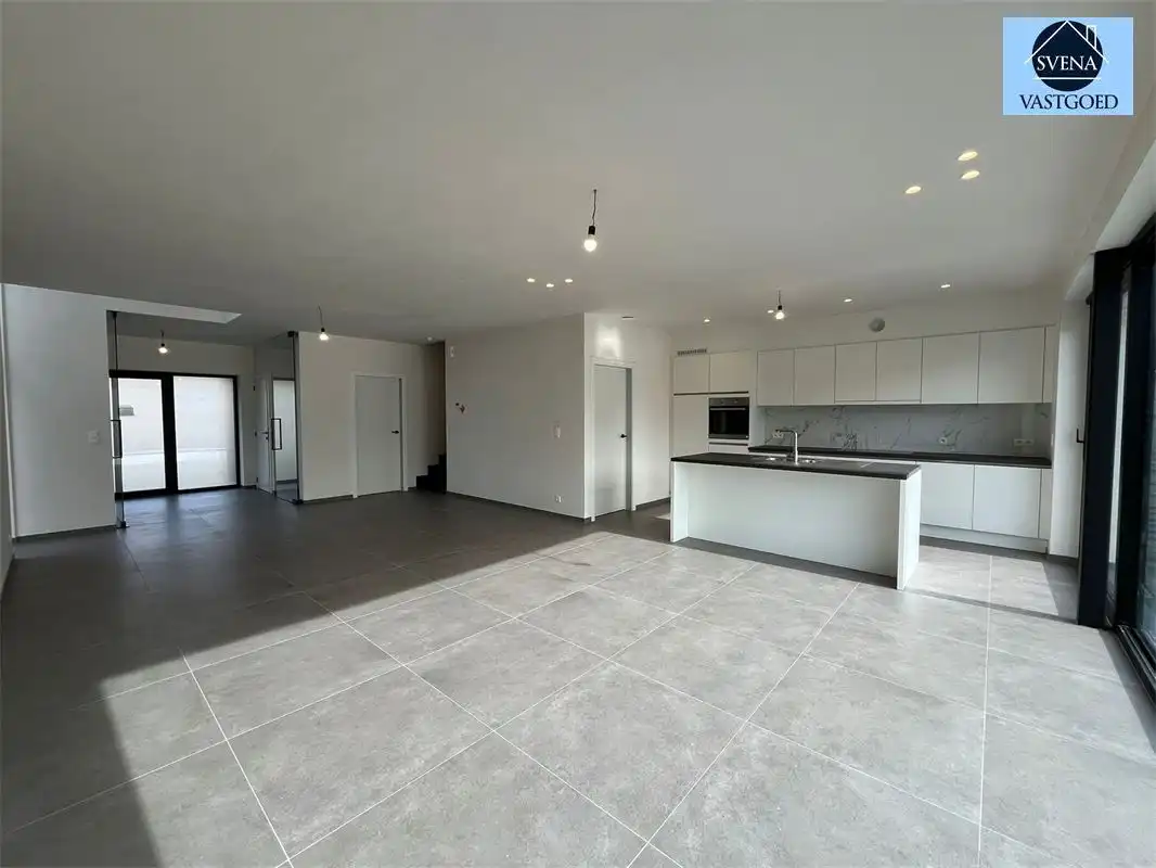 PRACHTIGE NIEUWBOUWWONING MET 5 SLAAPKAMERS foto {{pictureIndex}}