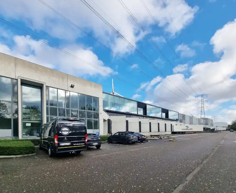 Logistiek gebouw te huur foto {{pictureIndex}}
