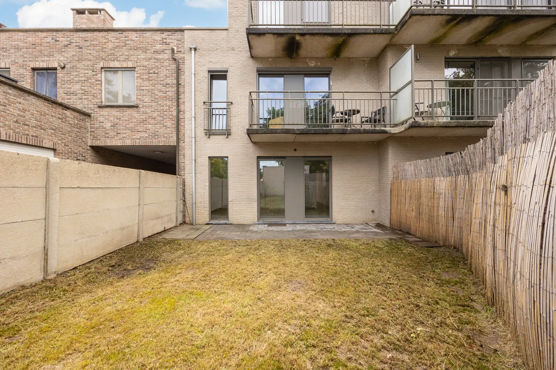 Kwalitatief gelijkvloers appartement (2012) met tuin foto 13