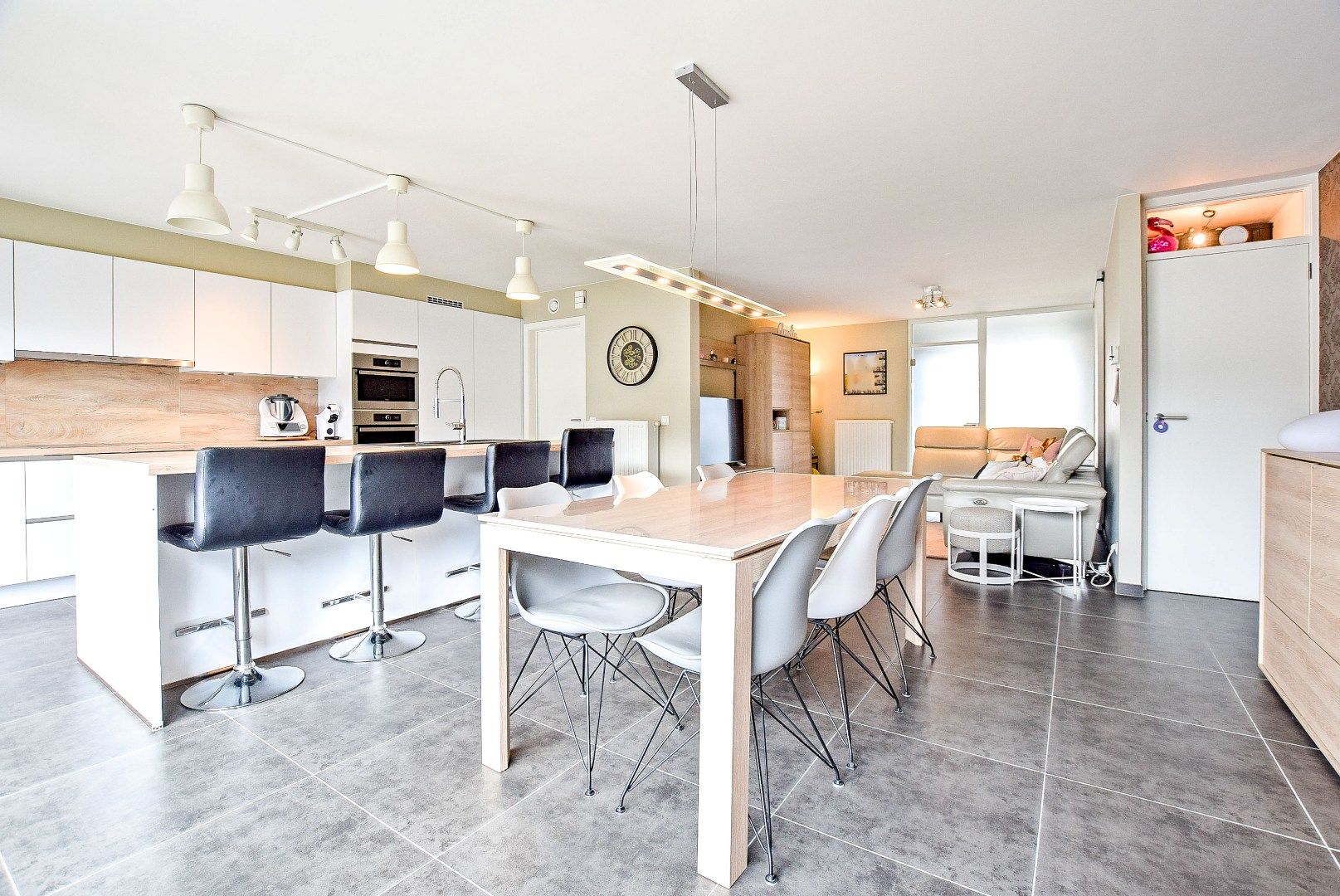  Instapklare energiezuinige woning met 3 slaapkamers te Vleteren.  foto {{pictureIndex}}