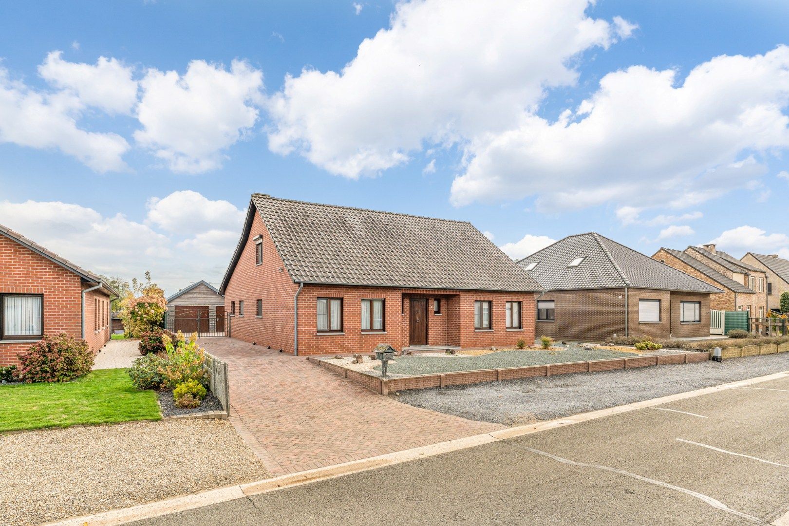 Verzorgde gezinswoning op een perceel van 9a08ca, gebouwd in 1988 op een rustige locatie nabij het centrum van Neeroeteren!  foto 3