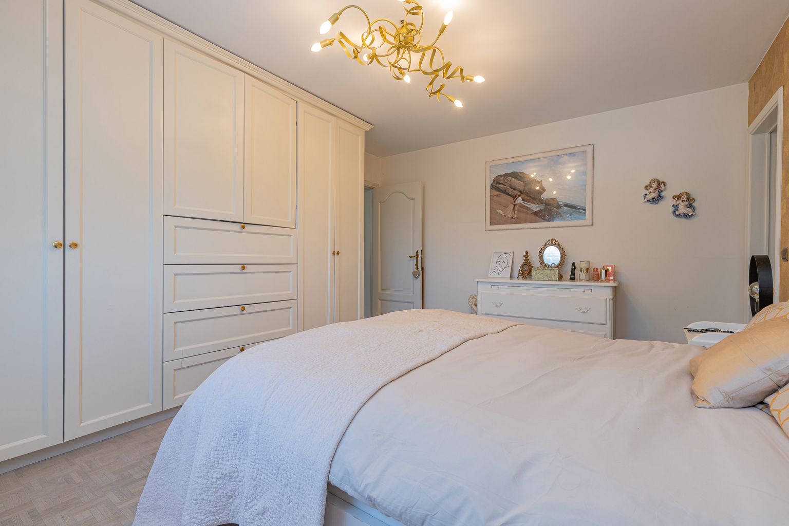 Grote villa op 22a met tuin, garage én bijgebouw foto 12