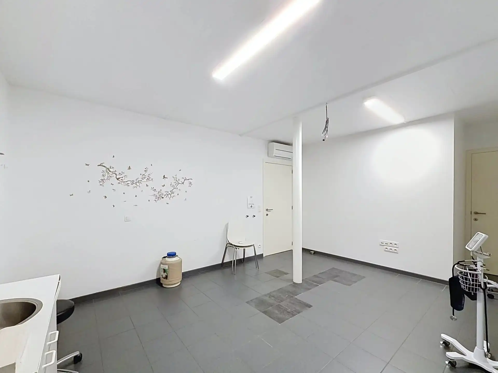 Ruime handels- en praktijkruimte van 170 m² te huur in Mol foto 15