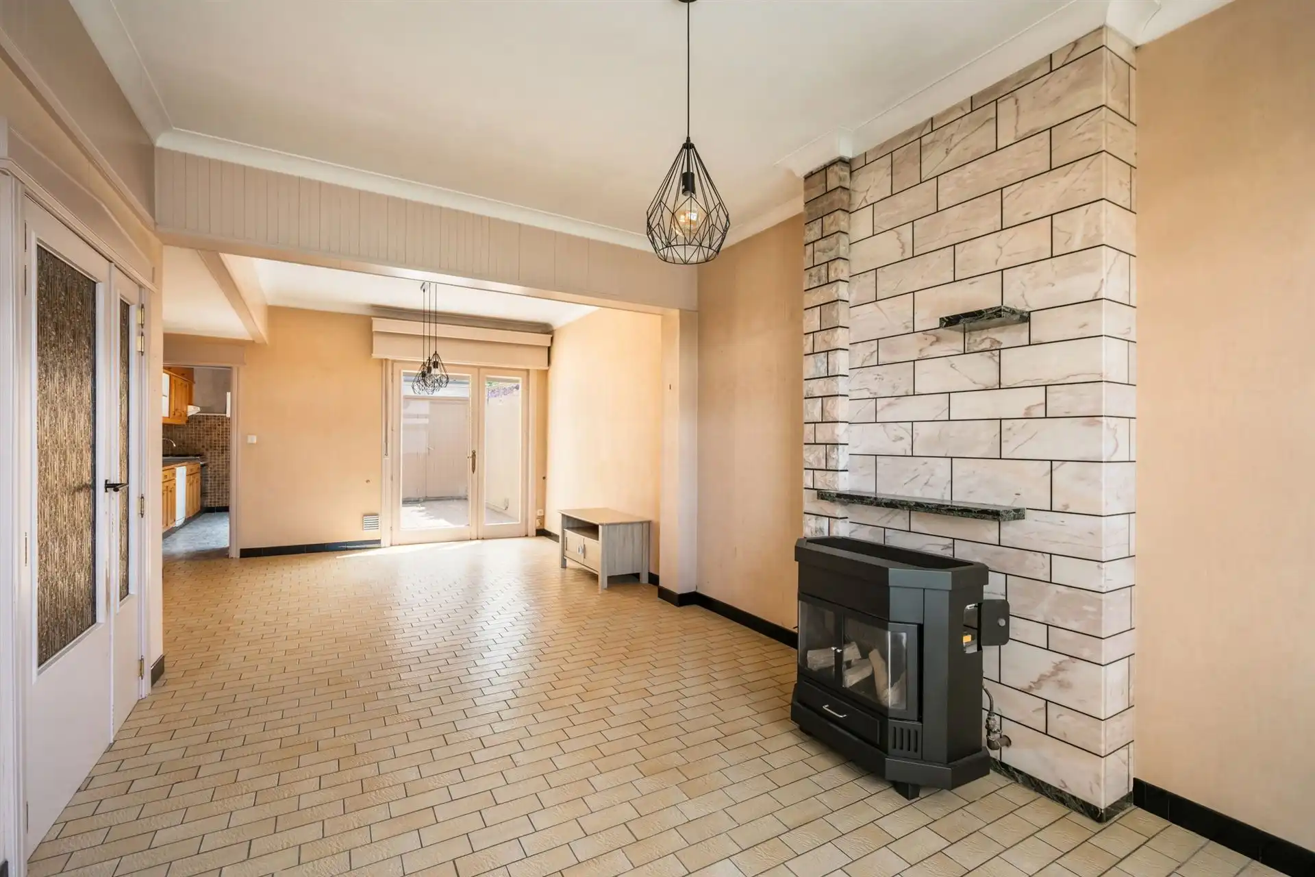 Te renoveren woning met 3 SLK, stadstuin en veel potentieel foto 2