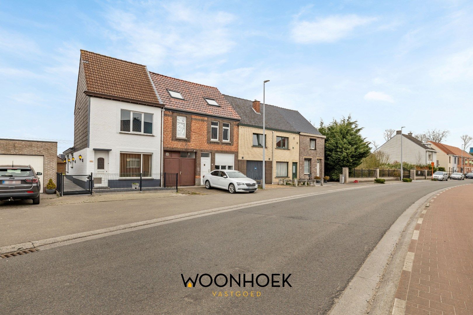 3-slpk halfopen bebouwing met zij-ingang in residentiële buurt te Lokeren.  foto 24
