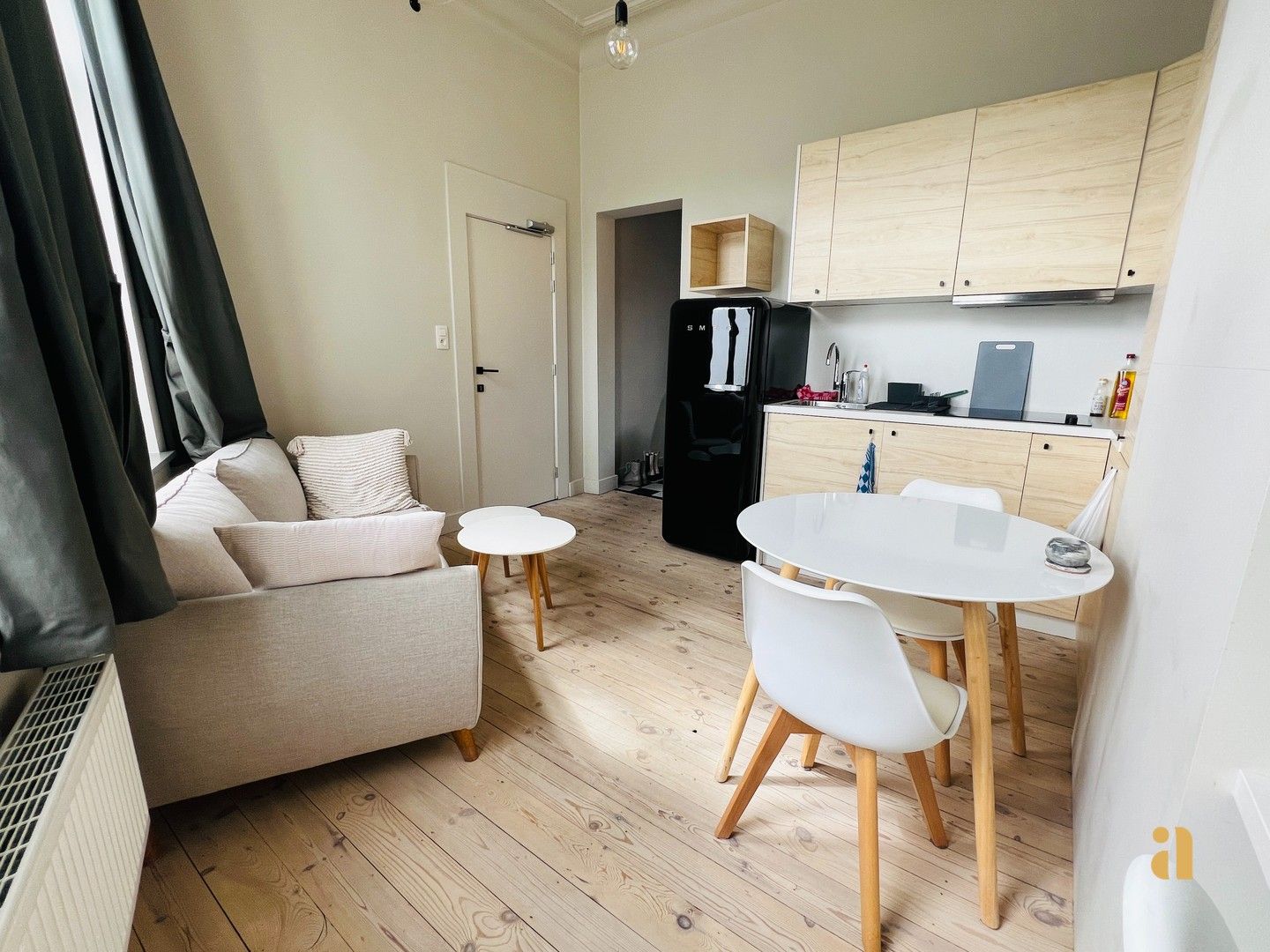 Bemeubelde studio op topligging te huur! foto 11