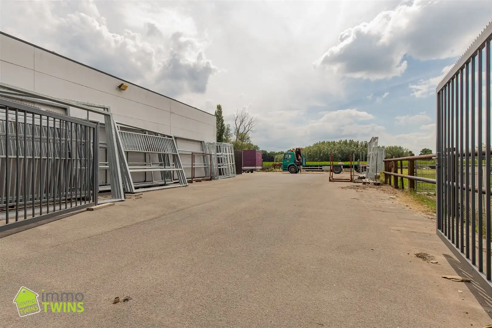 Magazijn + buitenruimte op toplocatie (splitsing mogelijk) foto 3