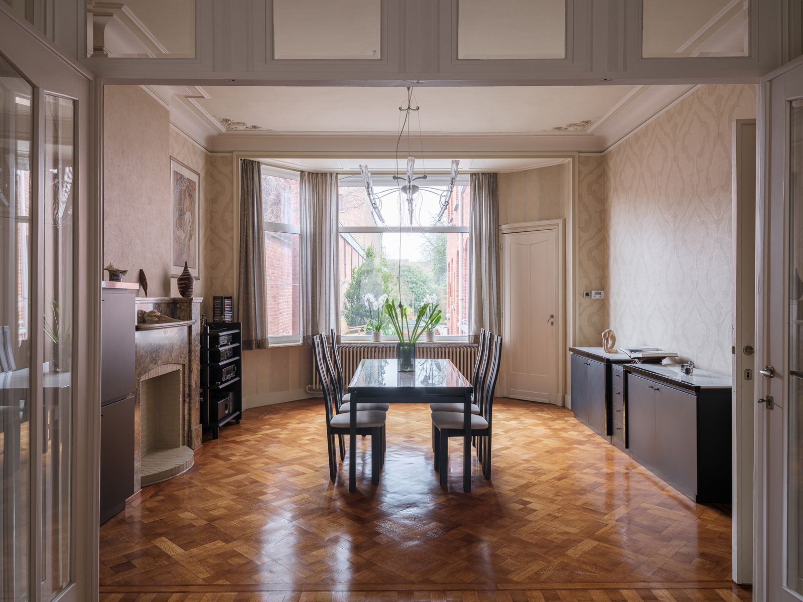 Charmante burgerwoning, waar grandeur en warmte samenkomen! foto 9