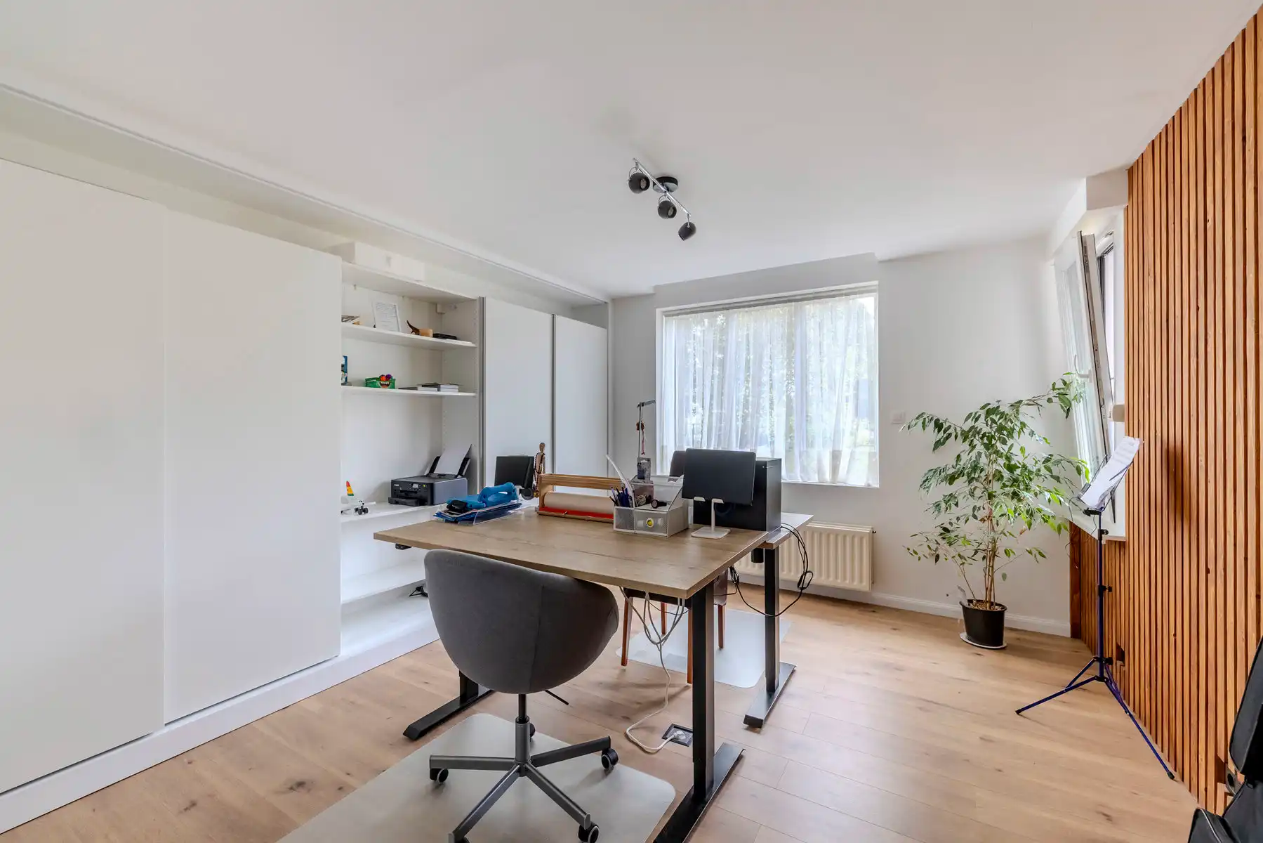 OB met 4 slpk, mog inrichten zolder + garage/magazijn foto 6