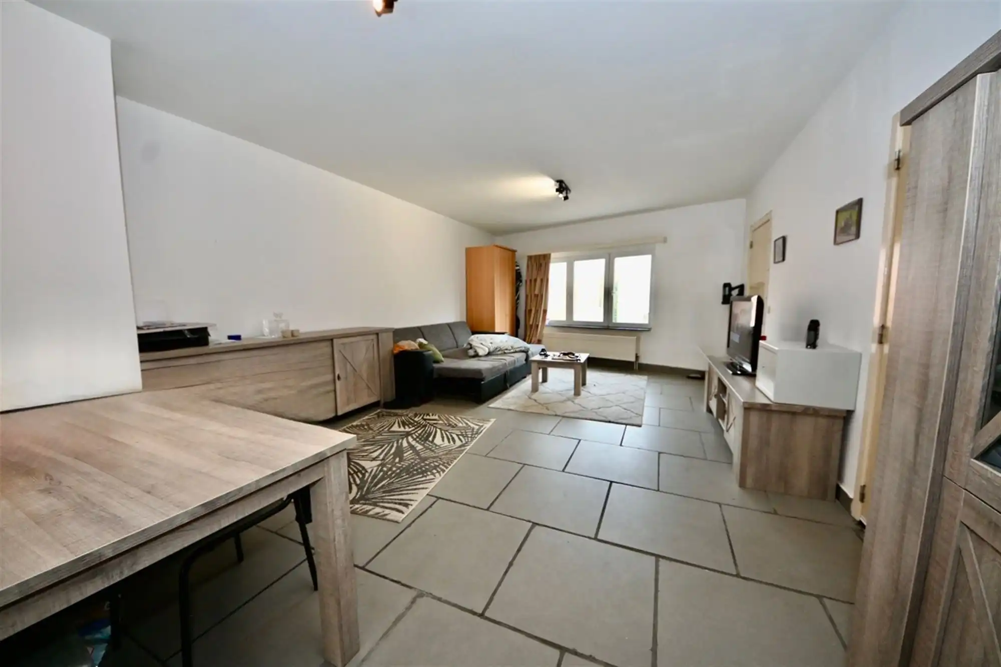 Appartement met 2 slaapkamers, garage en terras. foto 2