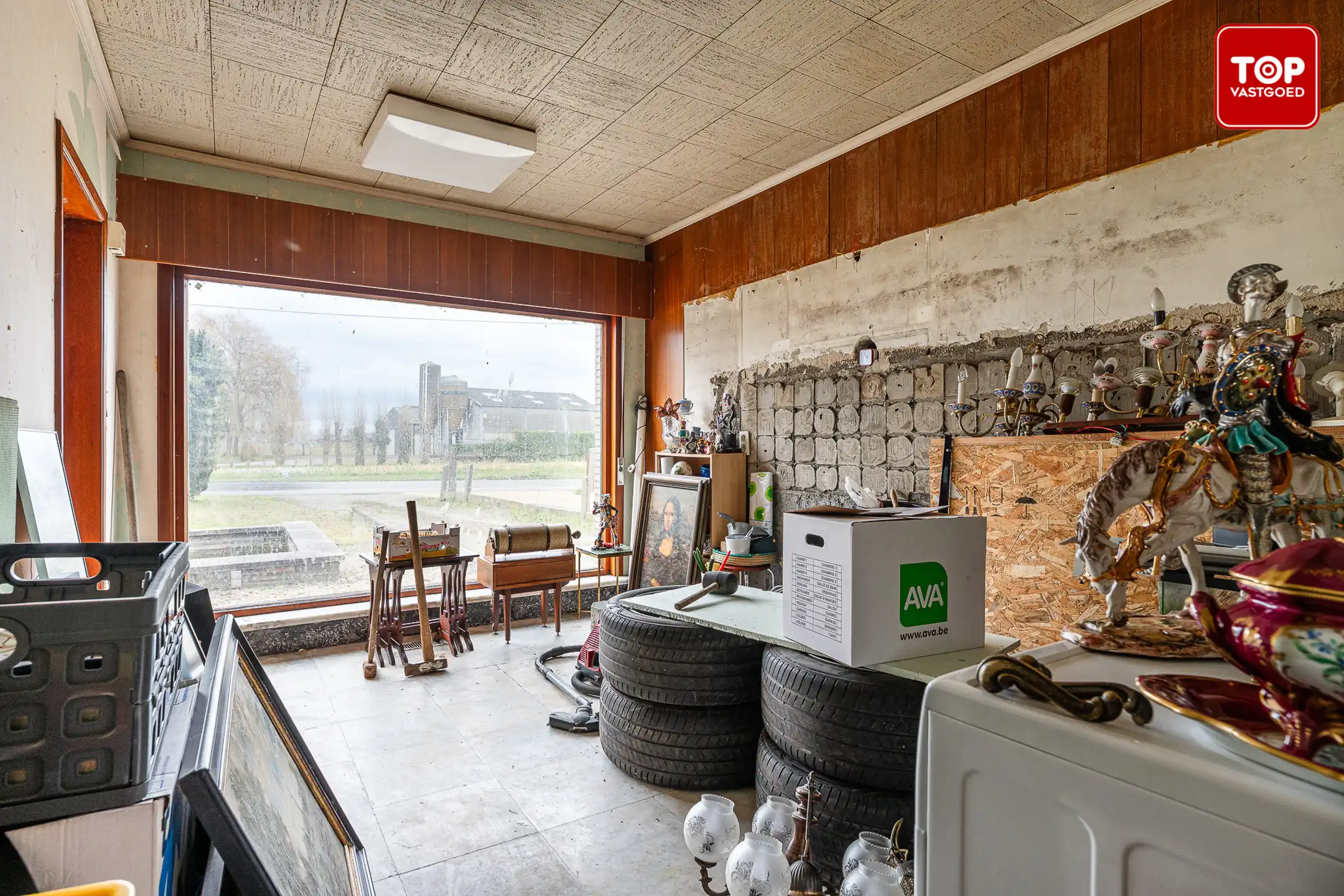 Te renoveren woning met enorme loods foto 18