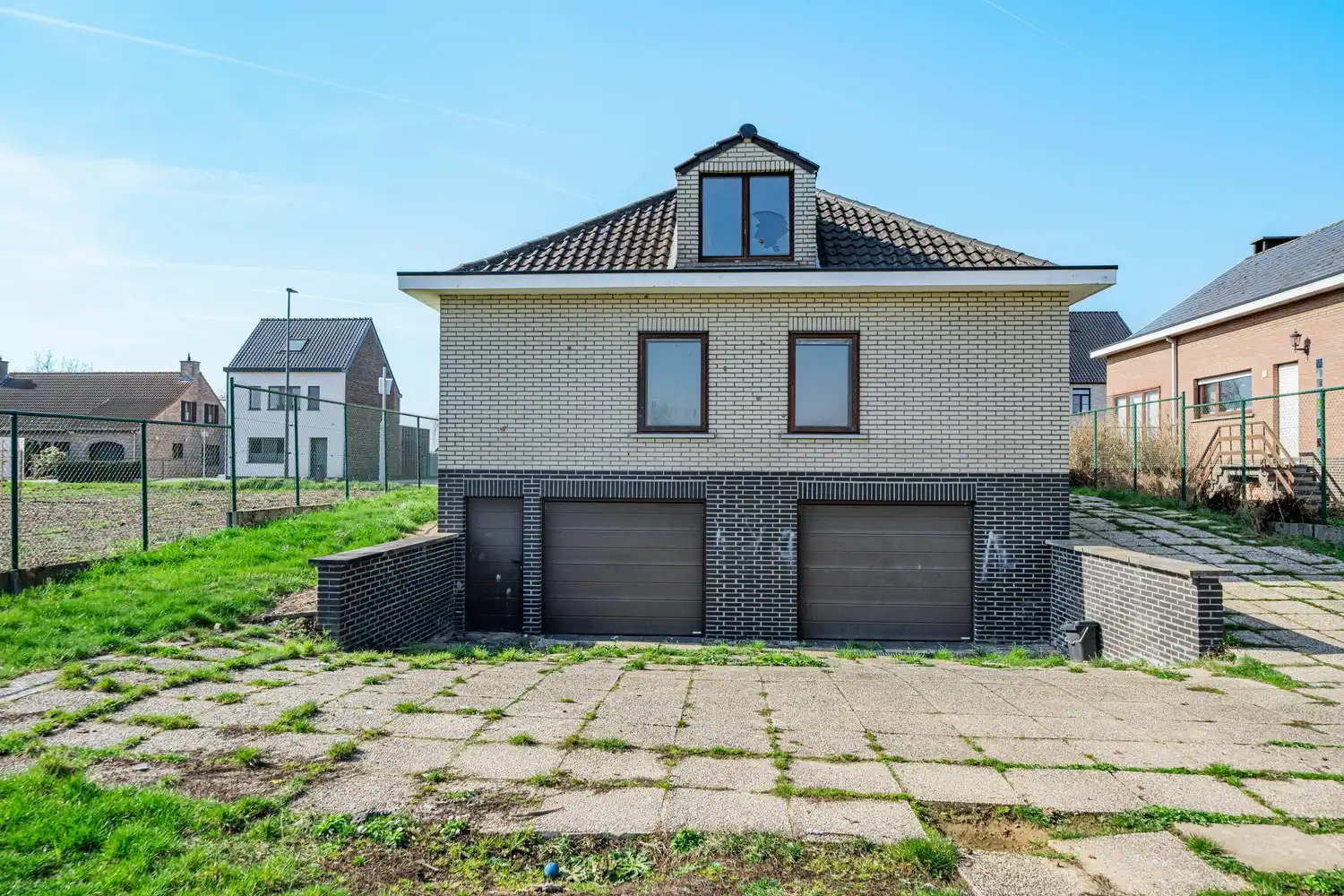 Vrijstaande woning met 3 slaapkamers, gelegen op een mooi perceel van 910m² foto 2
