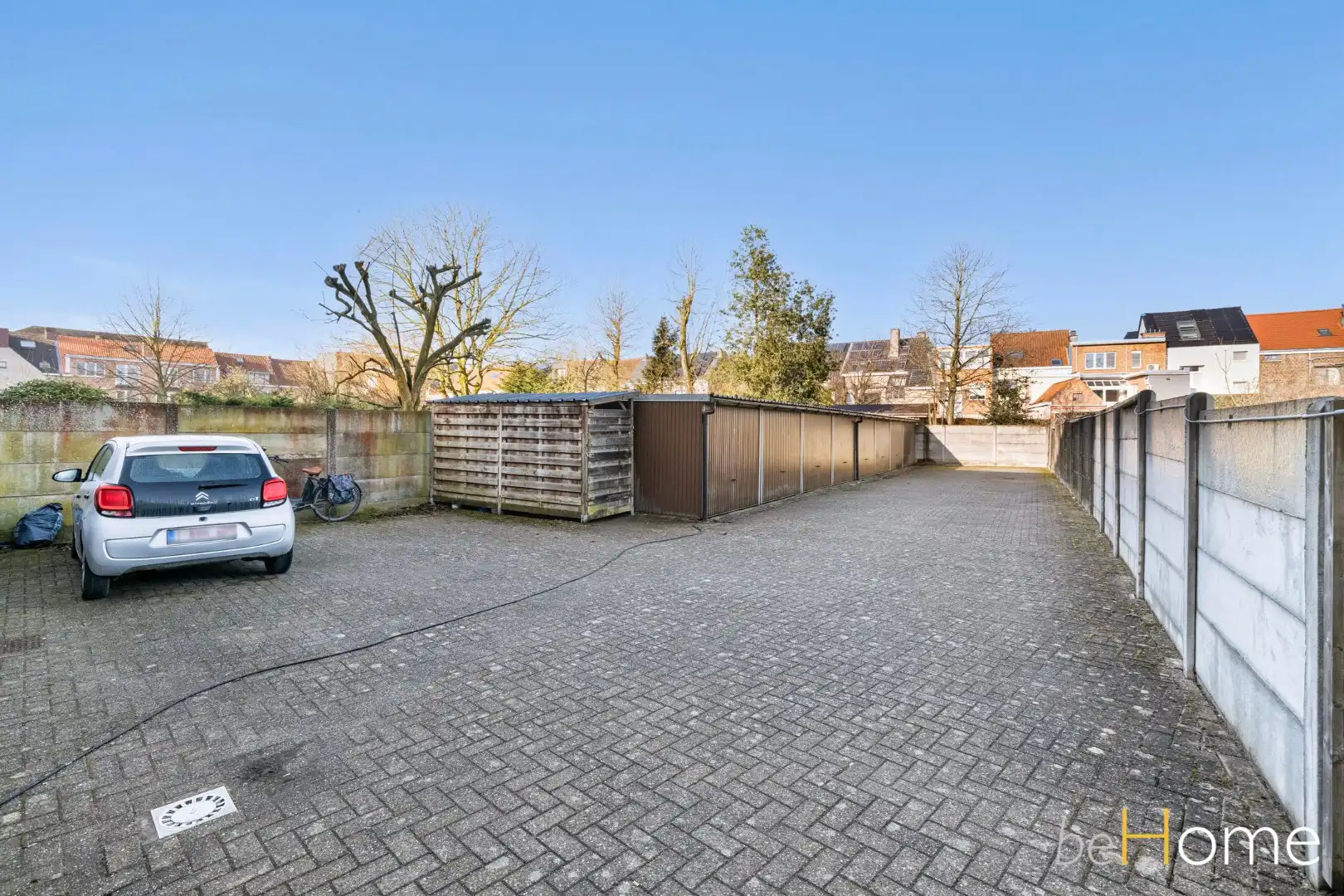 Op zoek naar een opbrengsteigendom met handelspand, 2 appartementen en 4 garages in hartje Merchtem? Welkom Home!  foto 8