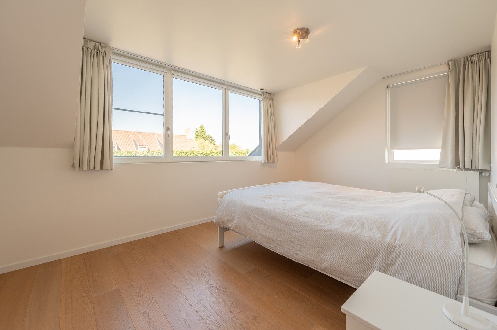 Prachtige, lichtrijke woning vlakbij het pittoreske Oosthoekplein in het Zoute op wandelafstand van de zee en het Zwin. foto 15