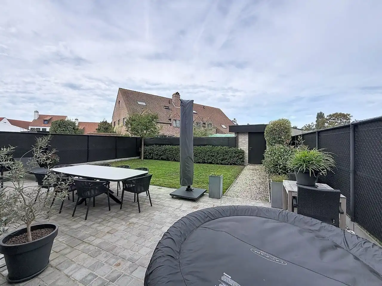 Ruime halfopen, quasi nieuwbouw woning op rustige ligging in het pittoreske Ramskapelle foto 19