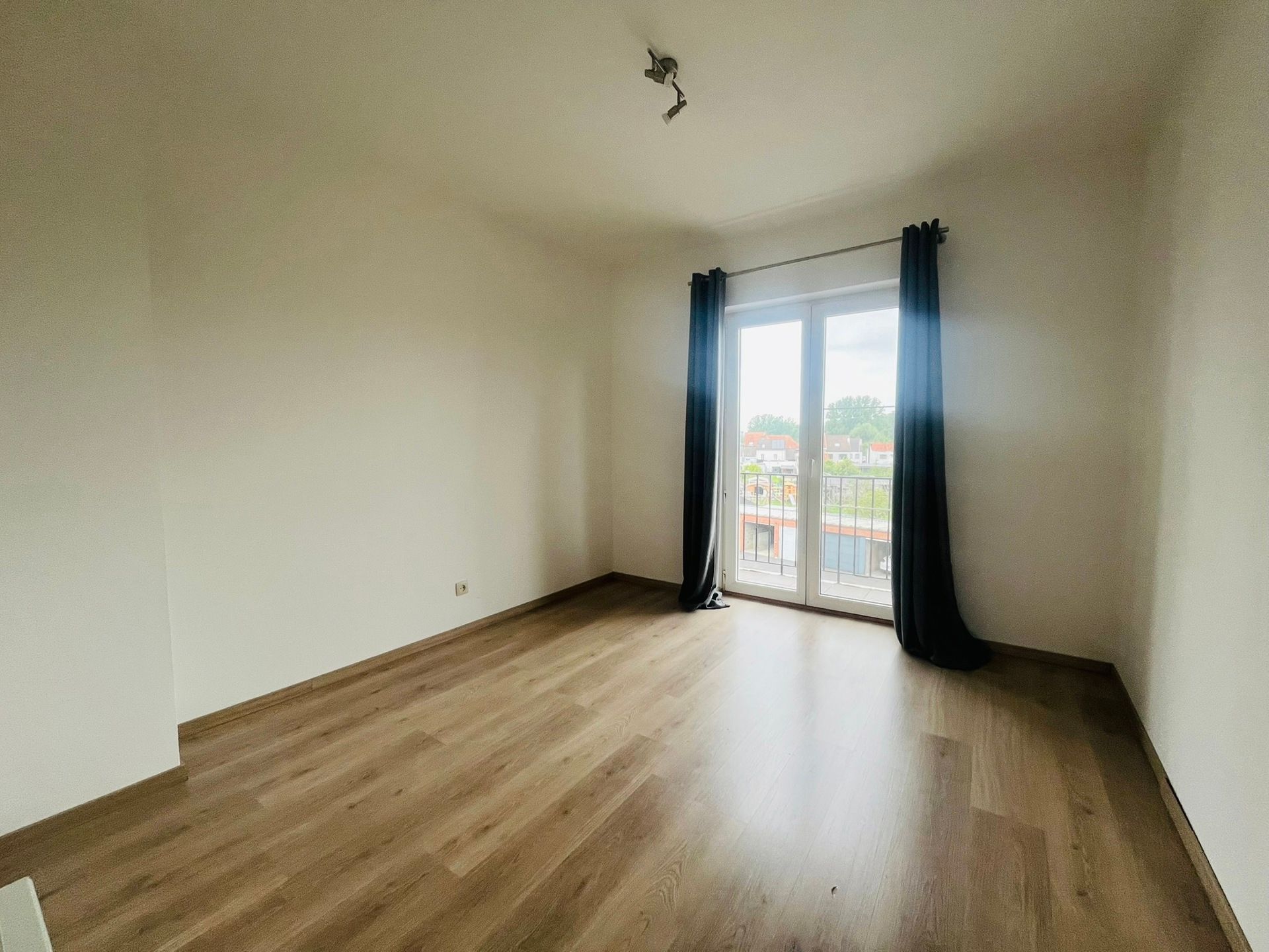 APPARTEMENT OP WANDELAFSTAND VAN HET CENTRUM. foto 13