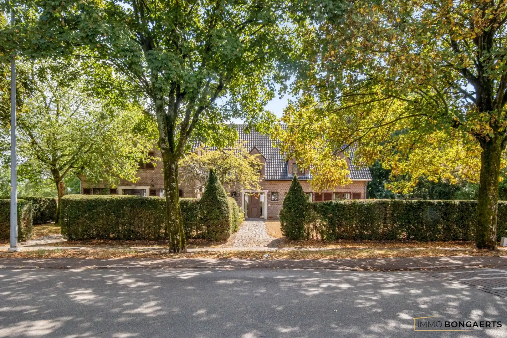 Prachtige villa met praktijkruimte en royale tuin in Houthalen-Oost foto 48