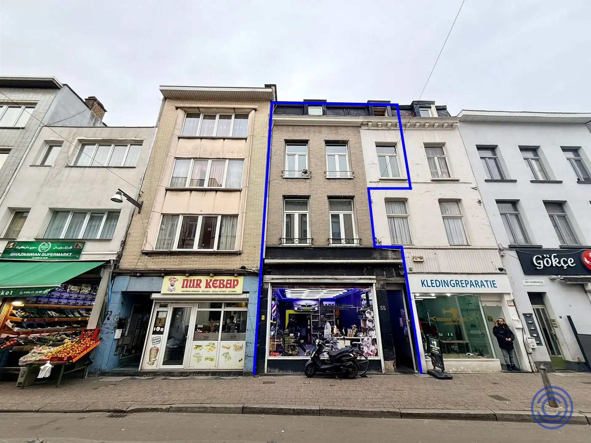 Handelshuis ca. 255m² opgedeeld in winkel en 2 appartement op TOP locatie! foto {{pictureIndex}}