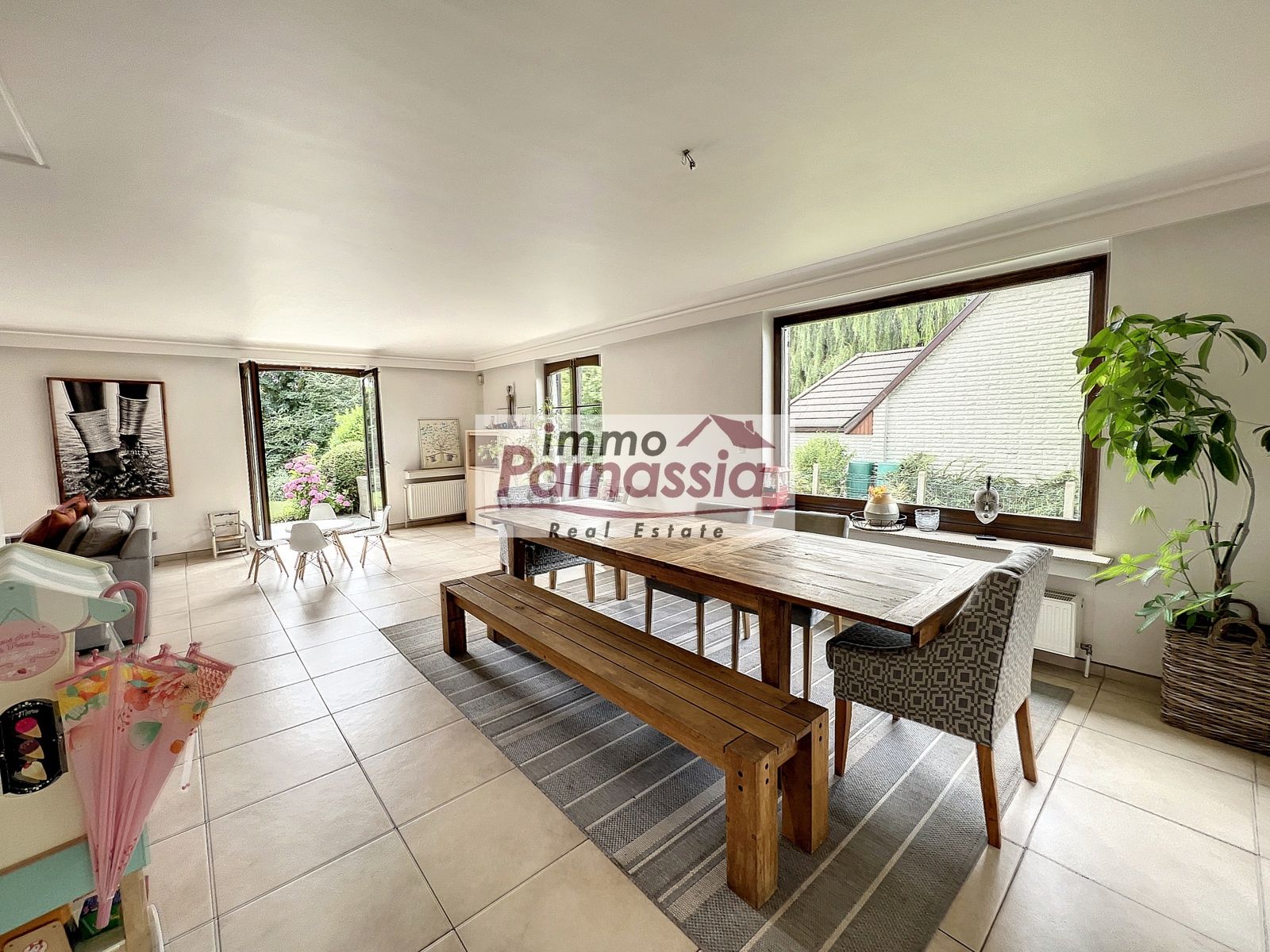 Ruime residentieel gelegen villa nabij de  BSB foto {{pictureIndex}}