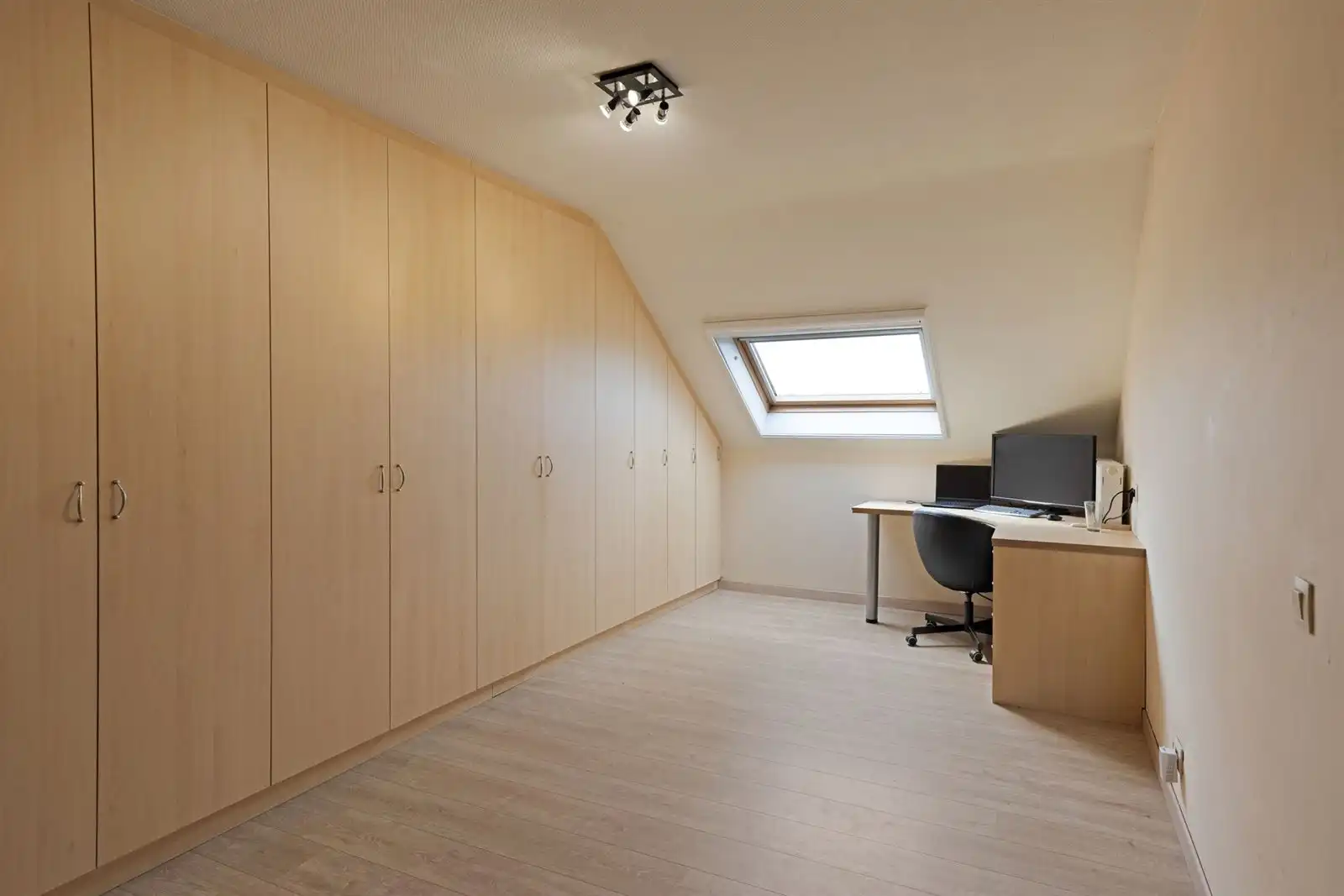 Stijlvolle woning in groene omgeving met 3 slaapkamers foto 11