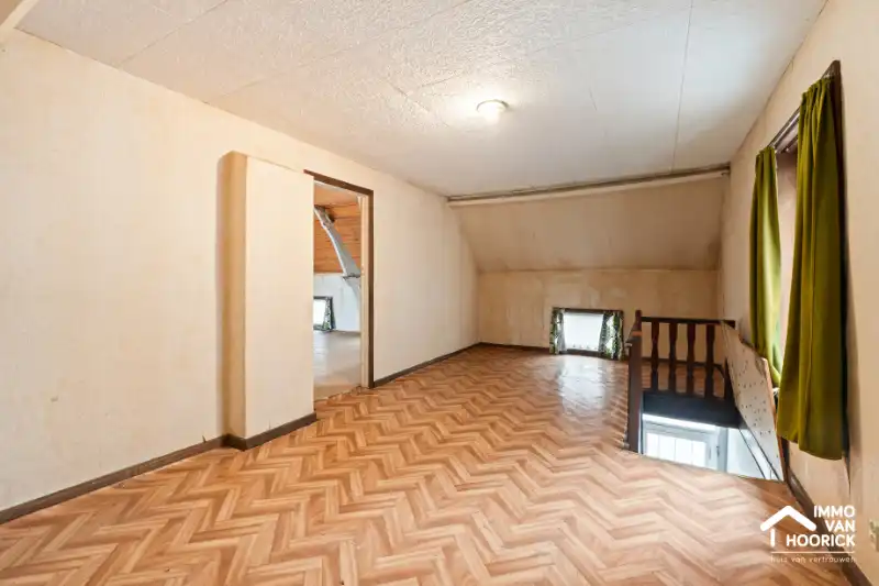 Te renoveren woning aan de stadsrand op 390m² grondoppervlak! foto 12