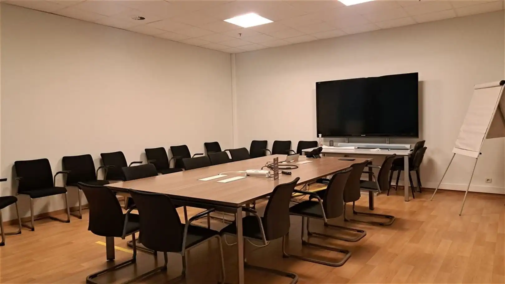 Logistieke unit + kantoren te Zele foto 14