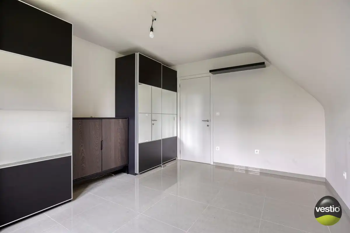 RUSTIG GELEGEN RUIME DUPLEX VAN 178M² NABIJ CENTRUM MUNSTERBILZEN. foto 17