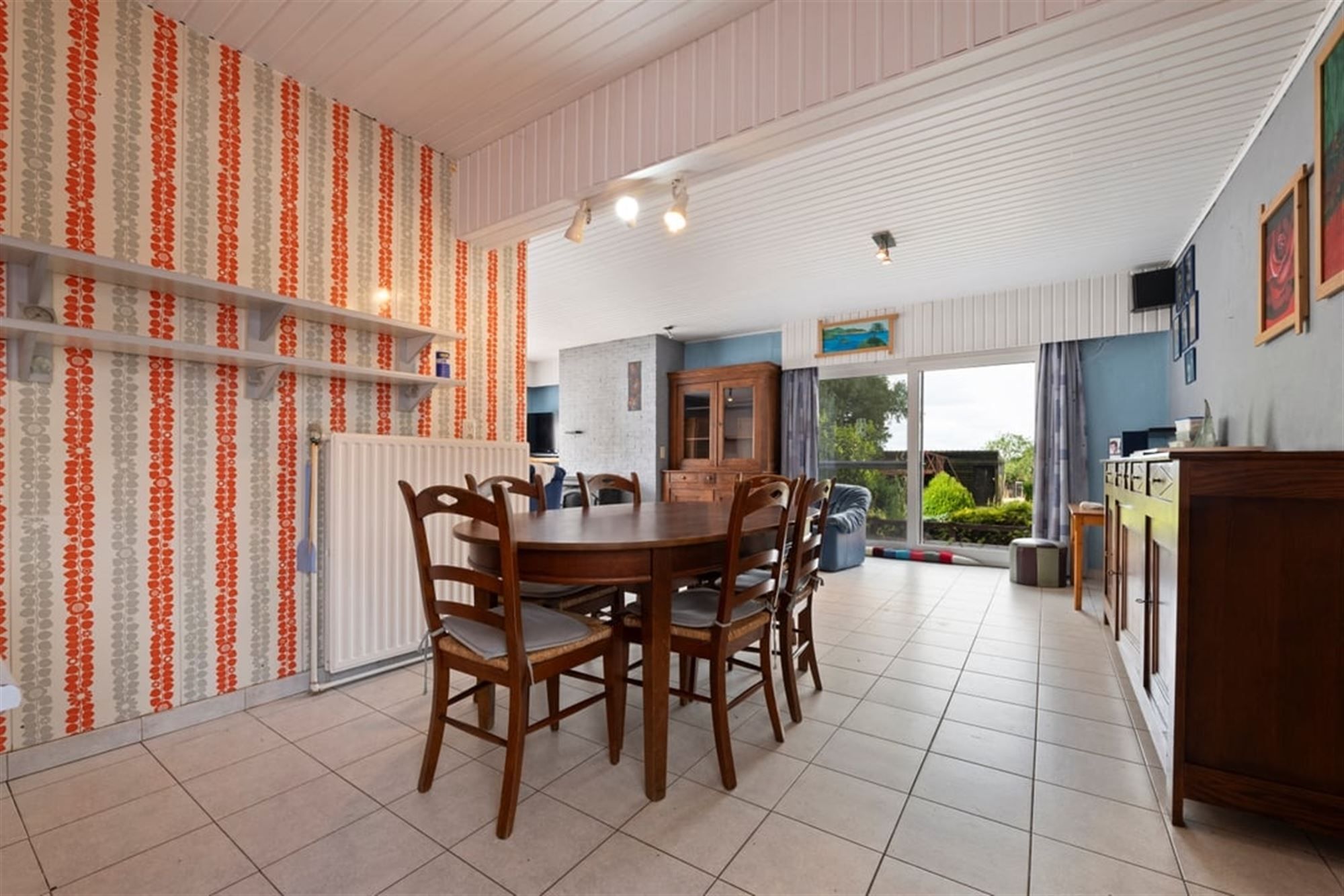 OP TE FRISSEN GELIJKVLOERSE GEZINSWONING OP EEN KNAP PERCEEL VAN 14A29CA IN WOMMERSOM foto 11