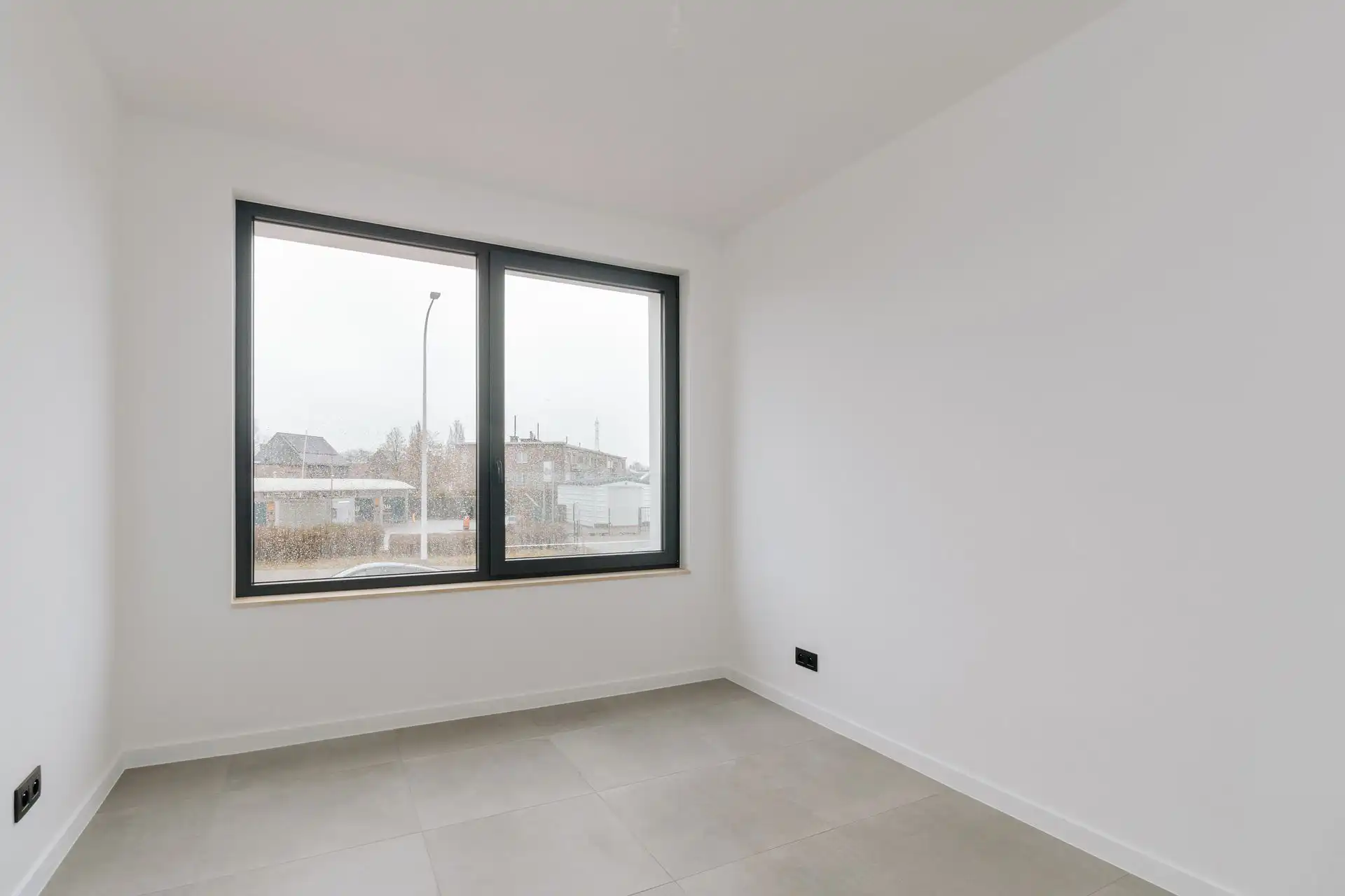 Gerenoveerde woning met magazijn foto 9