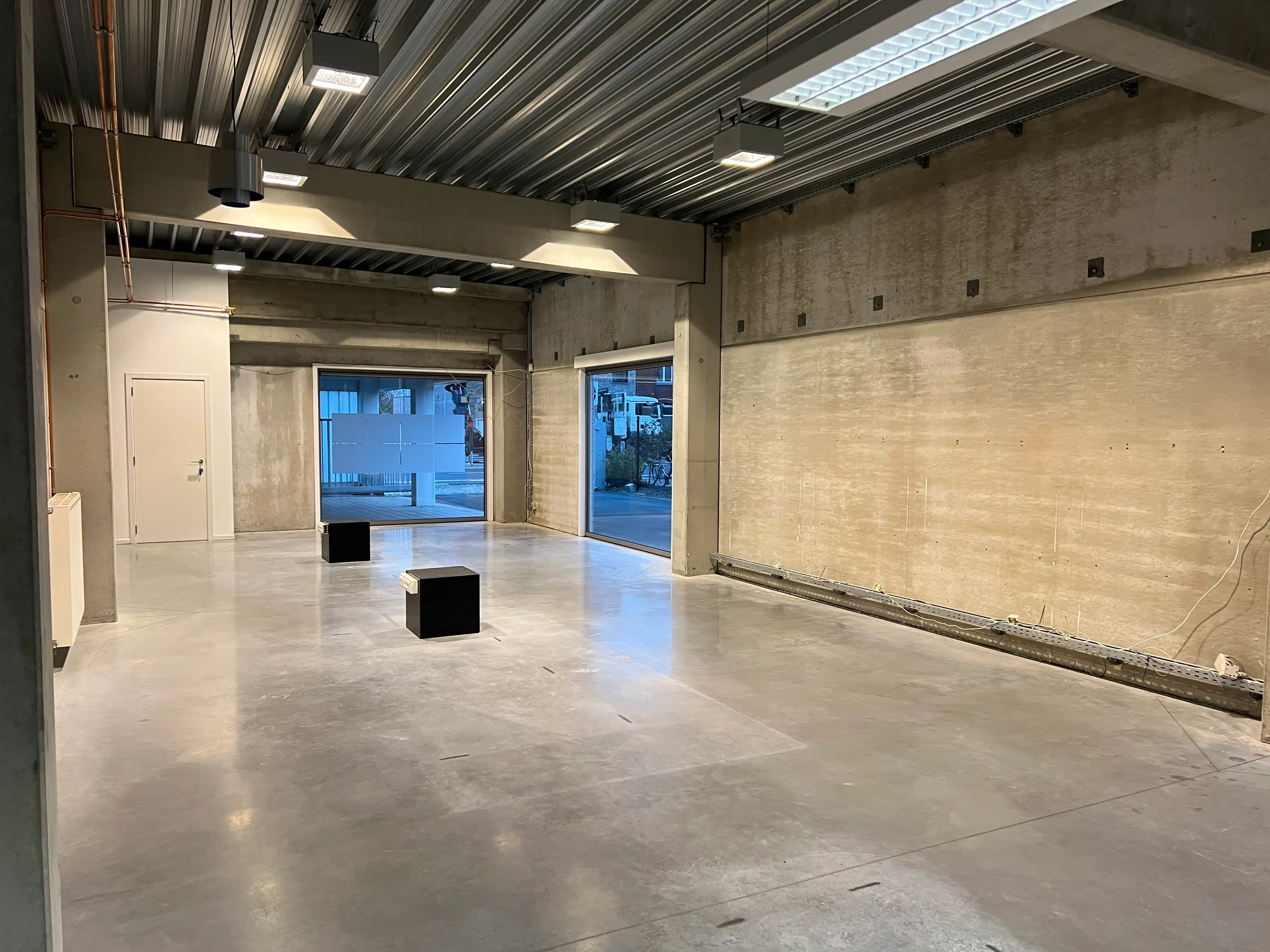 Moderne kantoor-/handelsruimte met duplex appartement – topligging Kortrijk-Wevelgem foto 12