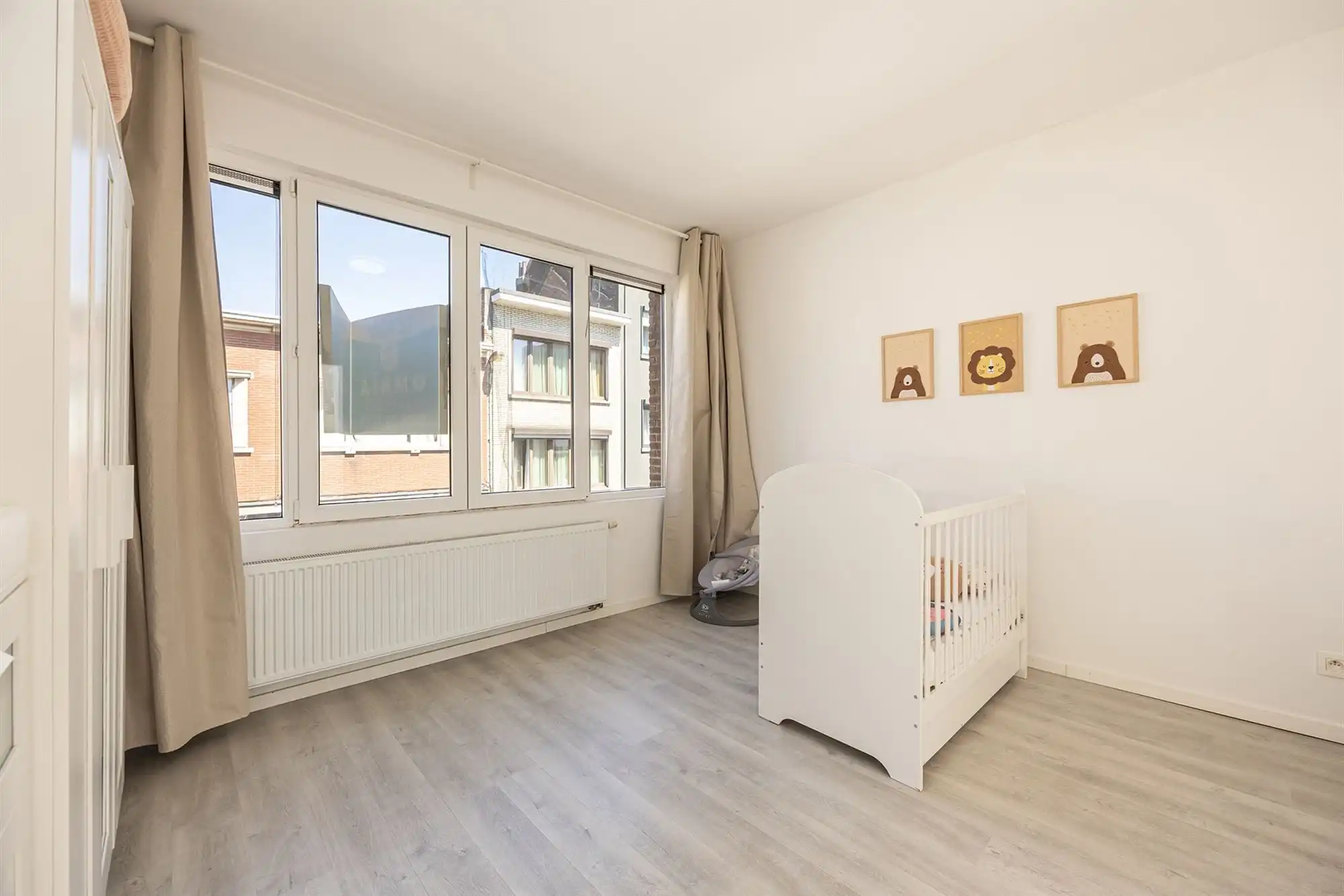 Instapklaar eengezinswoning met 3 slaapkamers en tuin foto 11