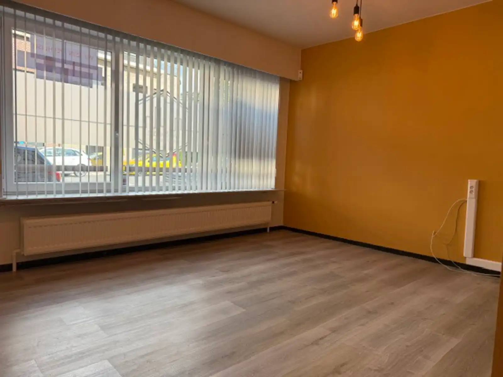 Te huur: kantoorruimte vlakbij E40 foto 2