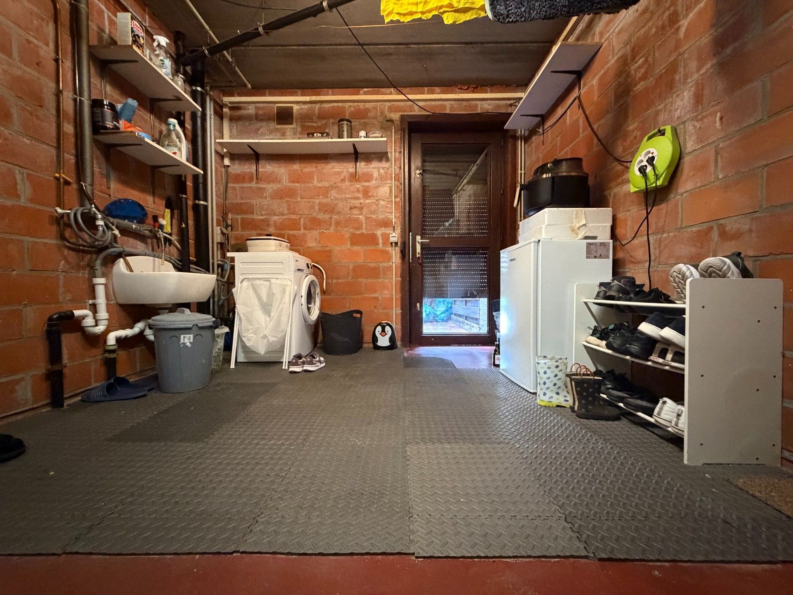 Ruime gezinswoning met 3 slaapkamers, grote tuin en garage foto 16