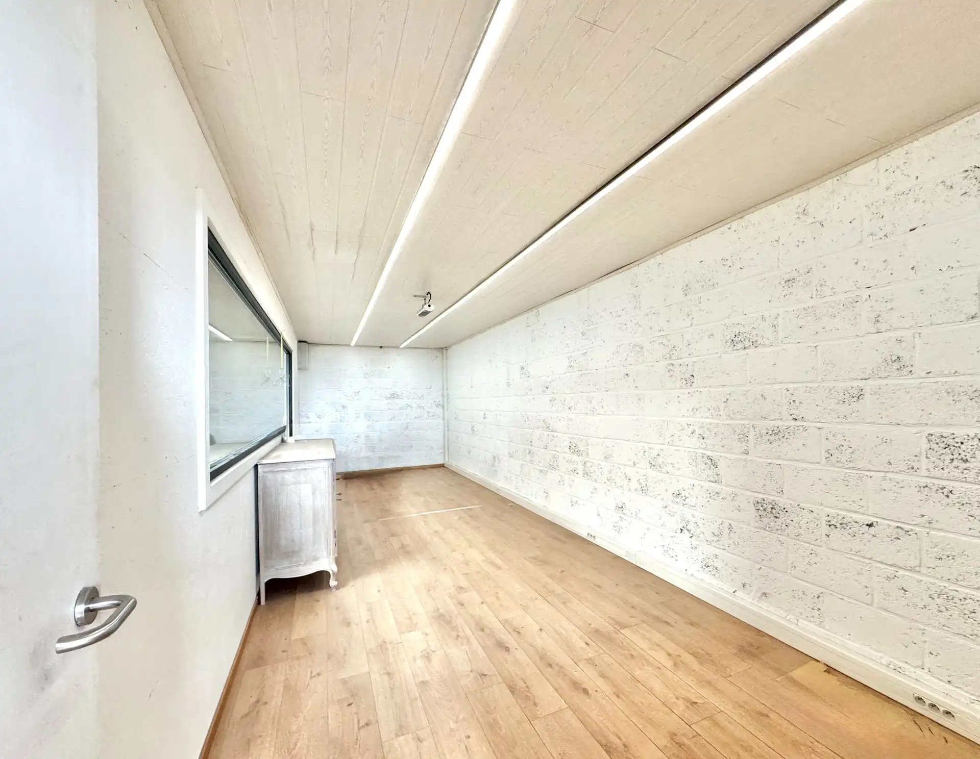 MAGAZIJN MET PLATFORM - 189 M² foto 6