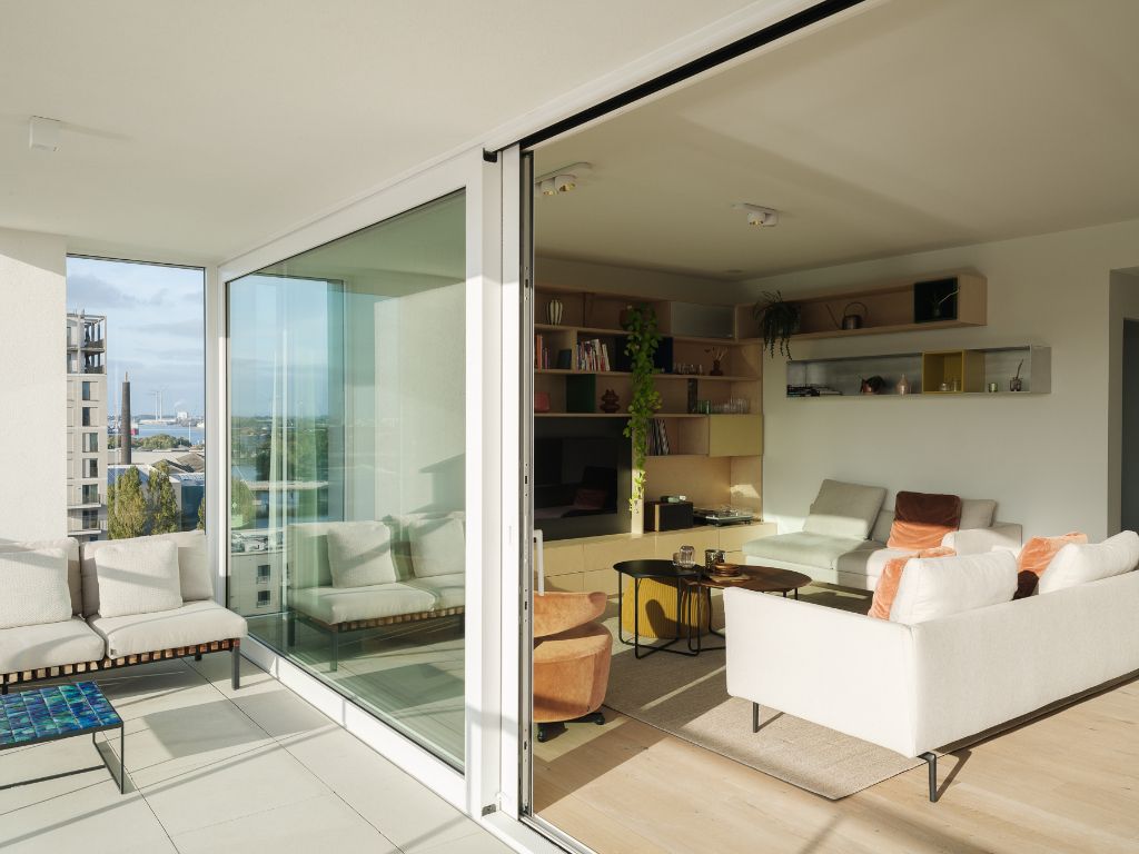 Luxe appartement (BJ 2020) met een adembenemend zicht over het water en de stad. foto 18