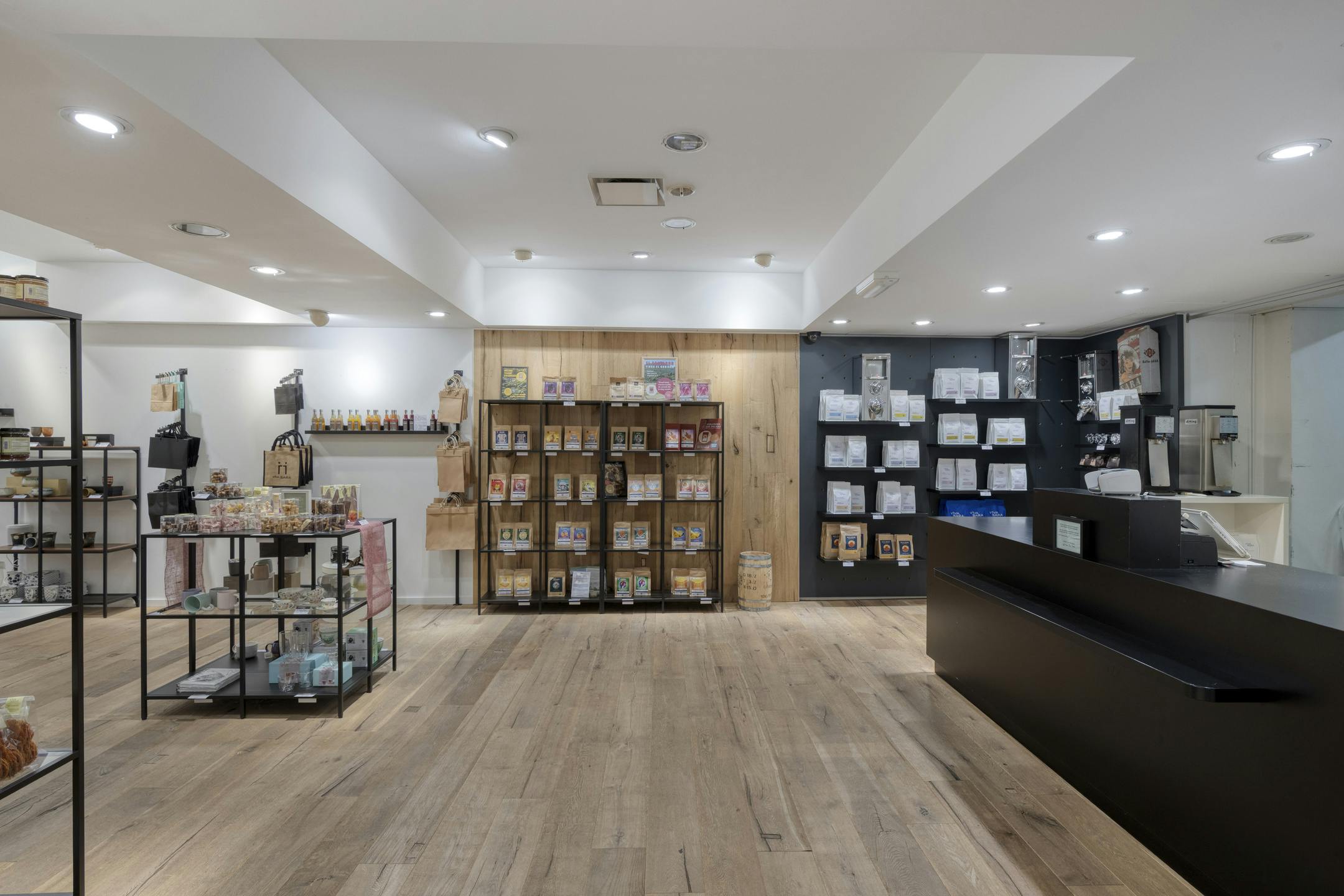 Patrimoniumvennootschap met handelspand en 2 appartementen foto 4