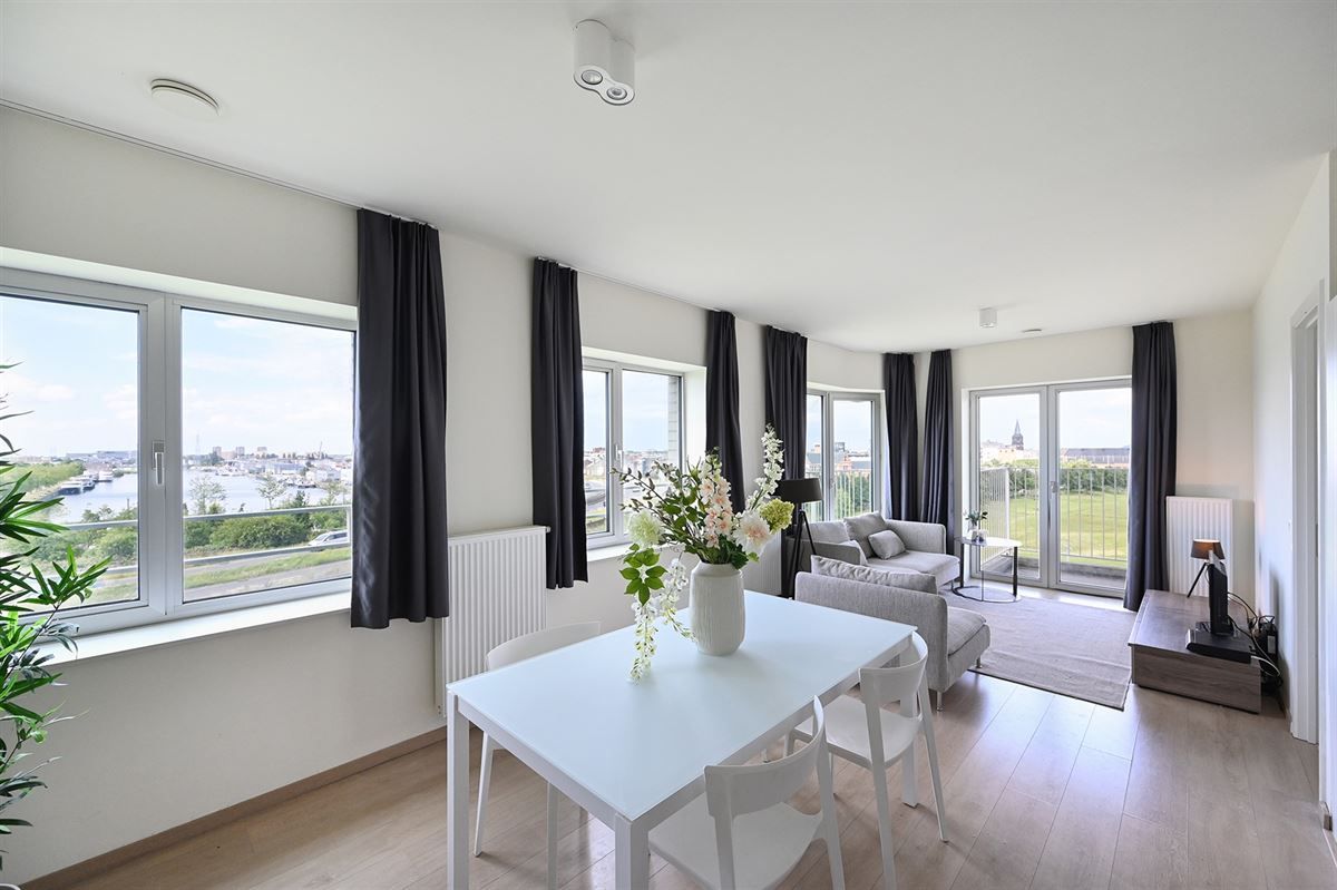 Lichtrijk hoekappartement met zicht op park Spoor Noord foto 2