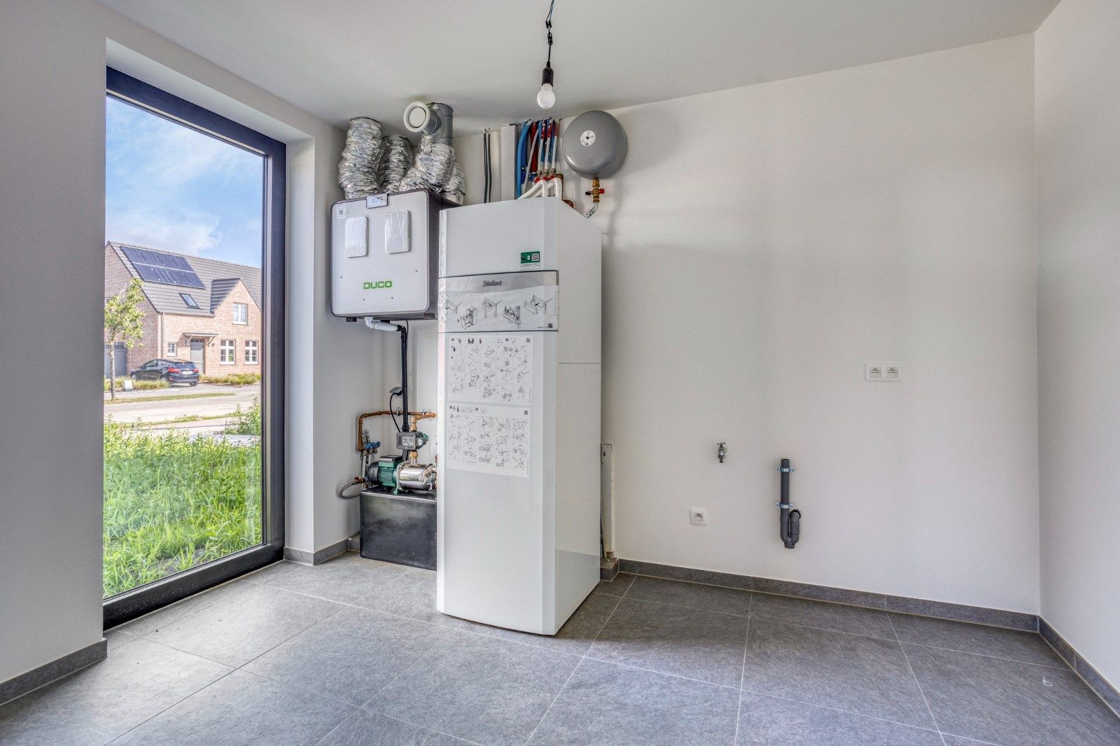 Instapklare nieuwbouw met 3 slpk en tuin foto 19