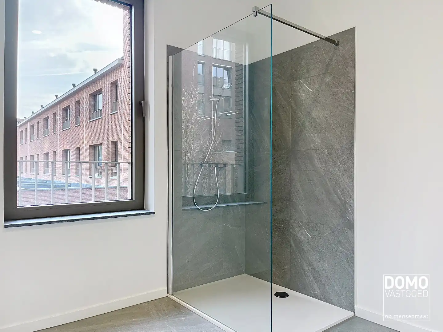 PRACHTIG APPARTEMENT MET ZONNIG TERRAS, 2 SLAAPKAMERS EN GARAGEBOX TE HUUR IN HET CENTRUM VAN HASSELT foto 13