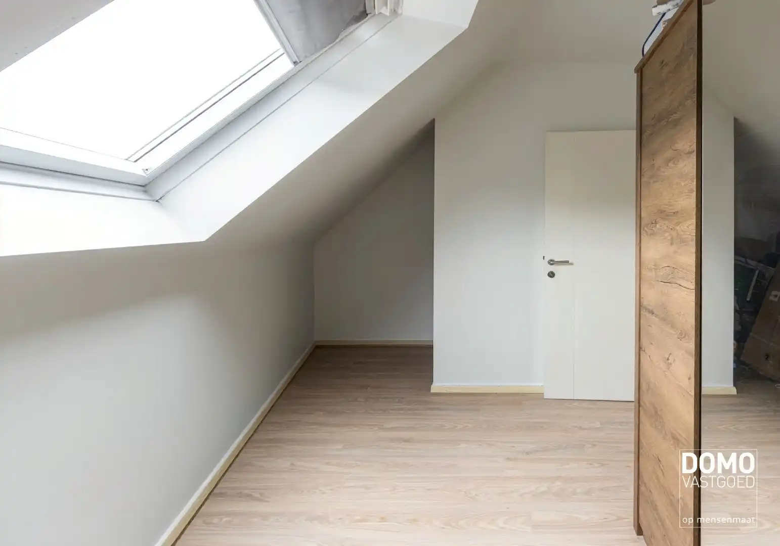 MODERN DUPLEXAPPARTEMENT MET TERRAS EN AUTOSTANDPLAATS IN LANAKEN foto 9