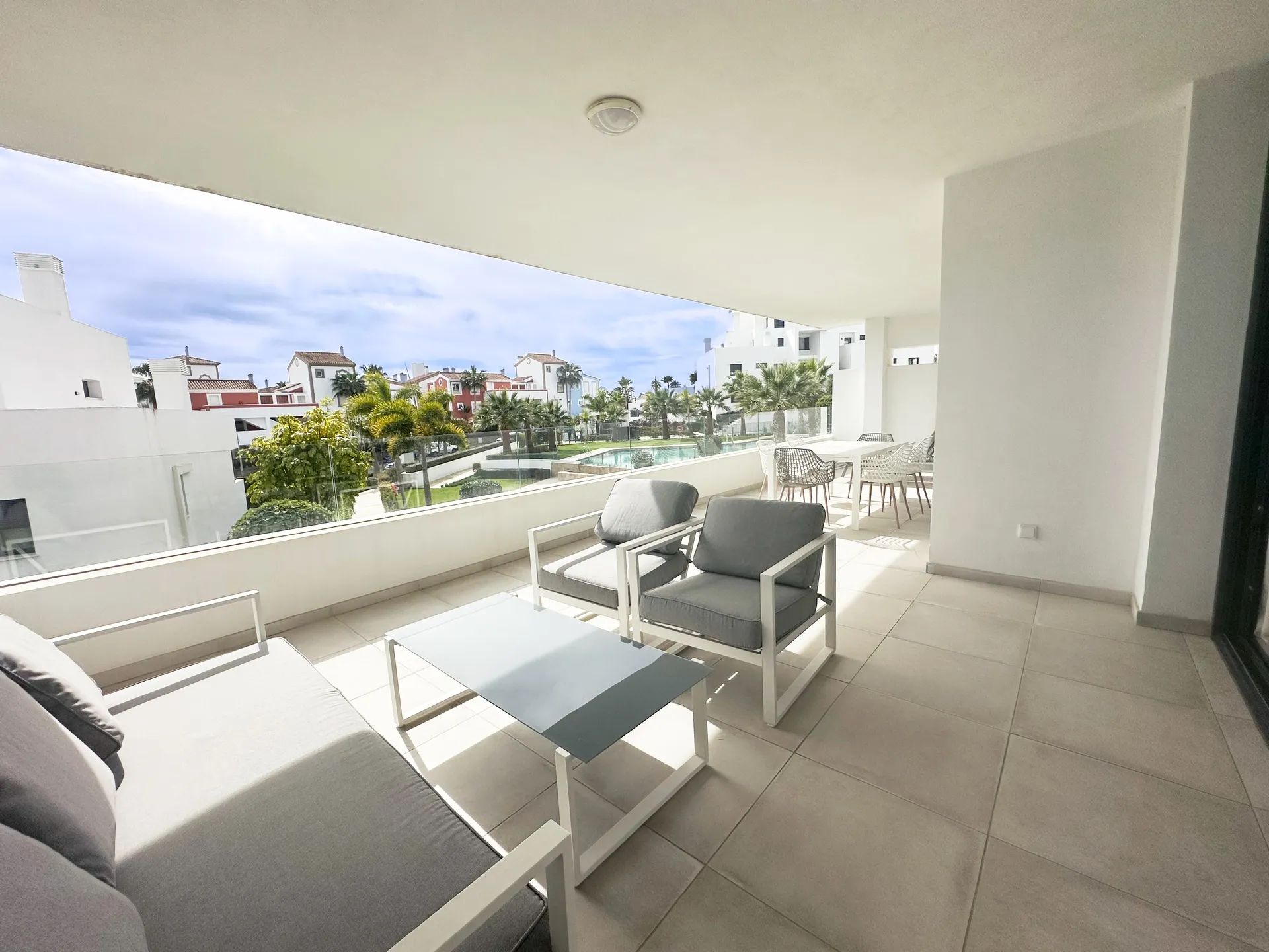 Modern appartement op toplocatie in Estepona - luxe wonen nabij alle faciliteiten foto 10