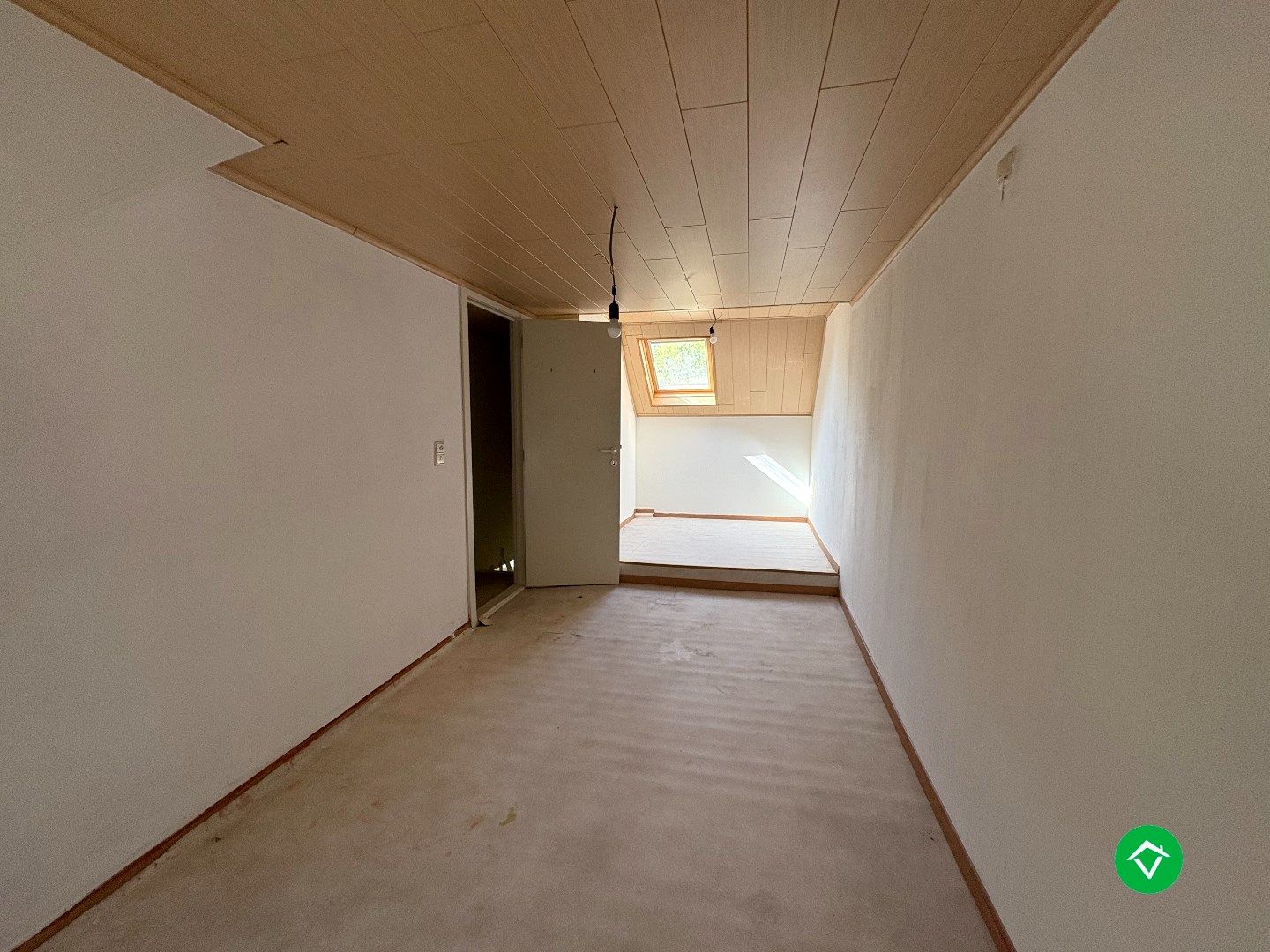 Te renoveren woning op ruim perceel in het centrum van Koekelare – veel potentieel!  foto 10
