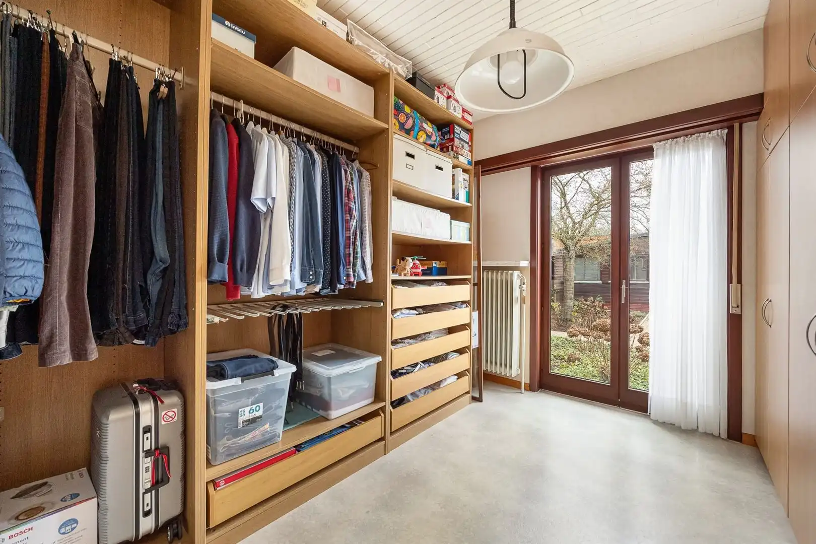 Verzorgde laagbouwwoning met tuin en garages! foto 9