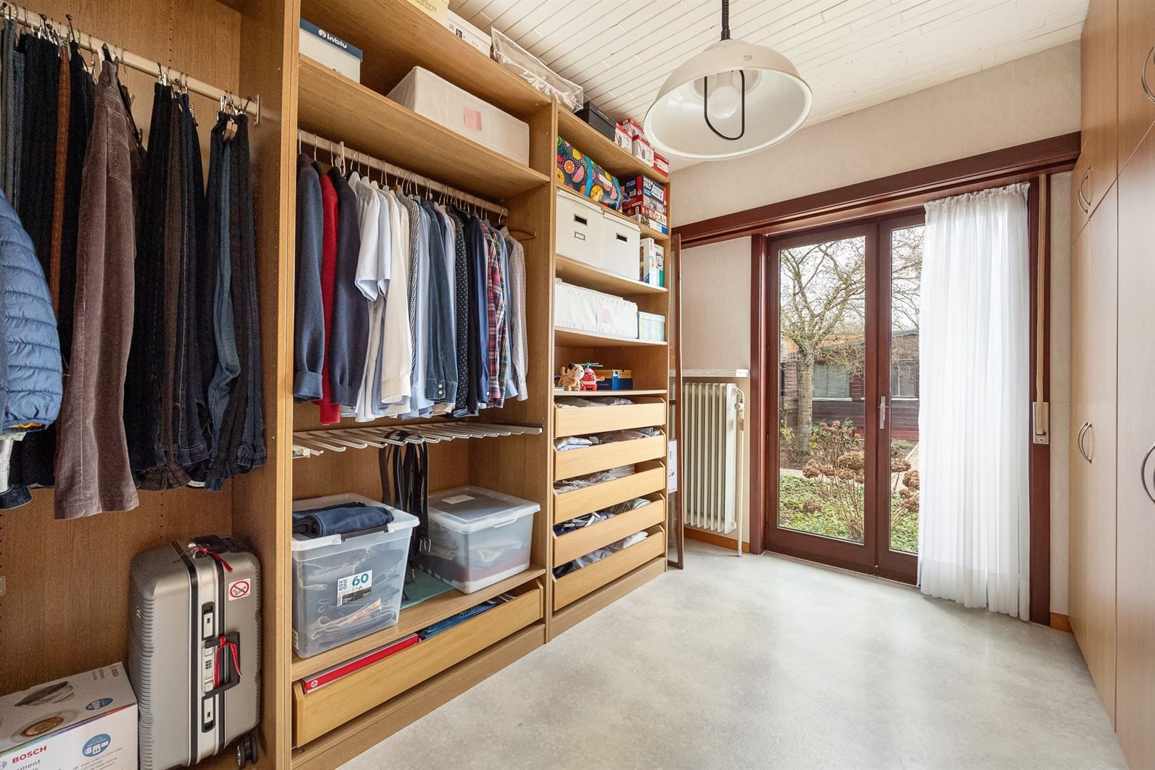 Verzorgde laagbouwwoning met tuin en garages! foto 9