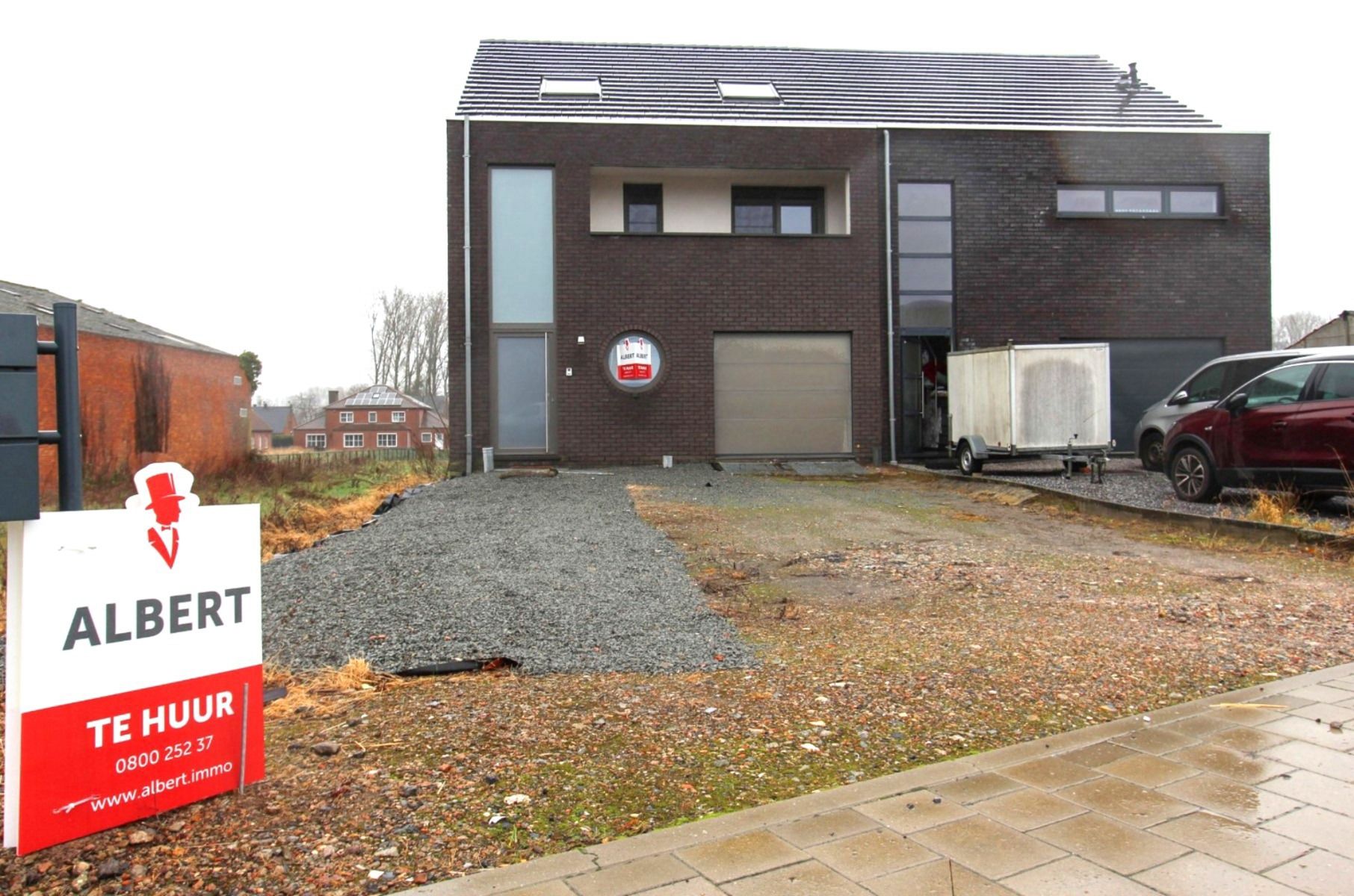 Prachtige woning met 3 slaapkamers, tuin en garage foto {{pictureIndex}}