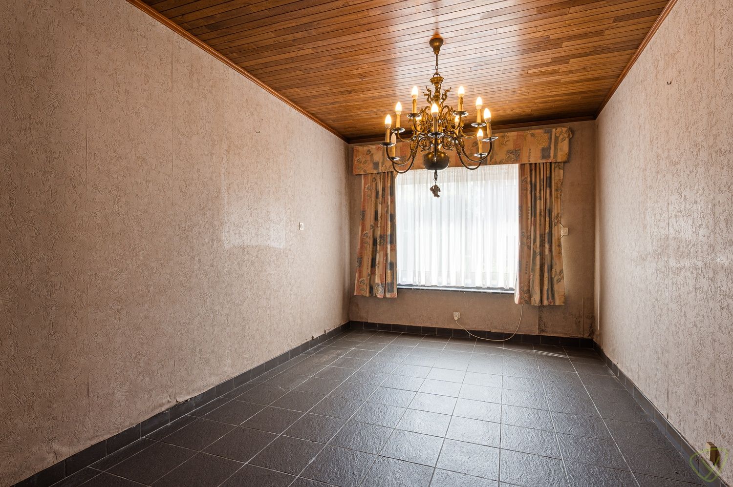 Te renoveren gezinswoning met zonnige tuin op rustige locatie foto 5