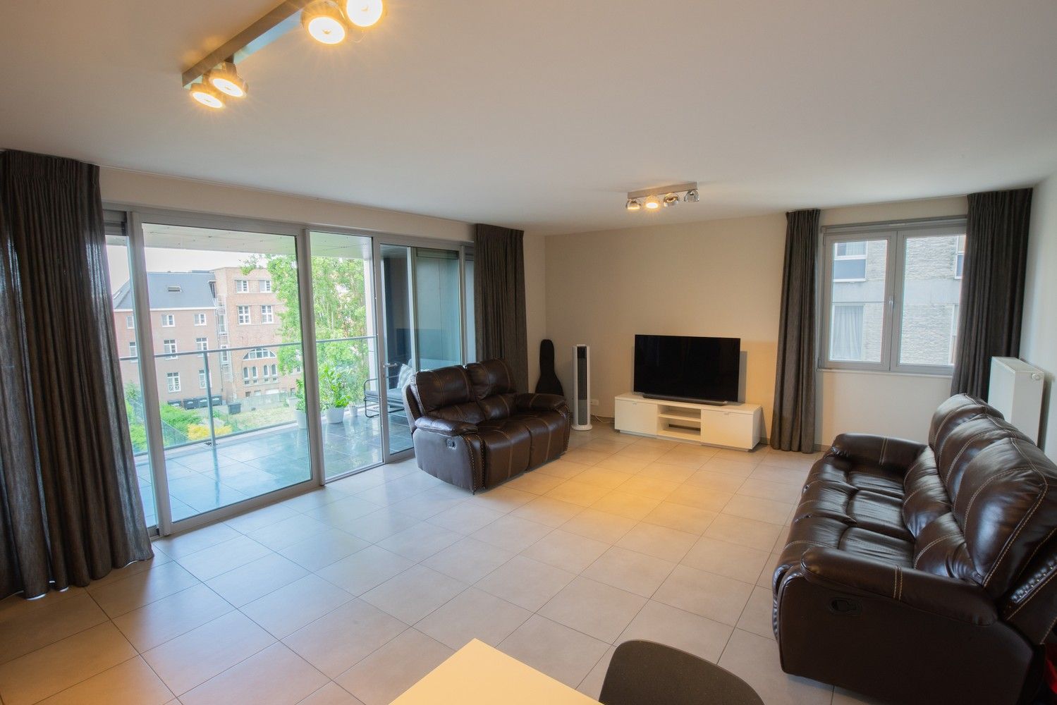 Instapklaar appartement met 2 slpks, terras & staanplaats in centrum Leuven foto 2