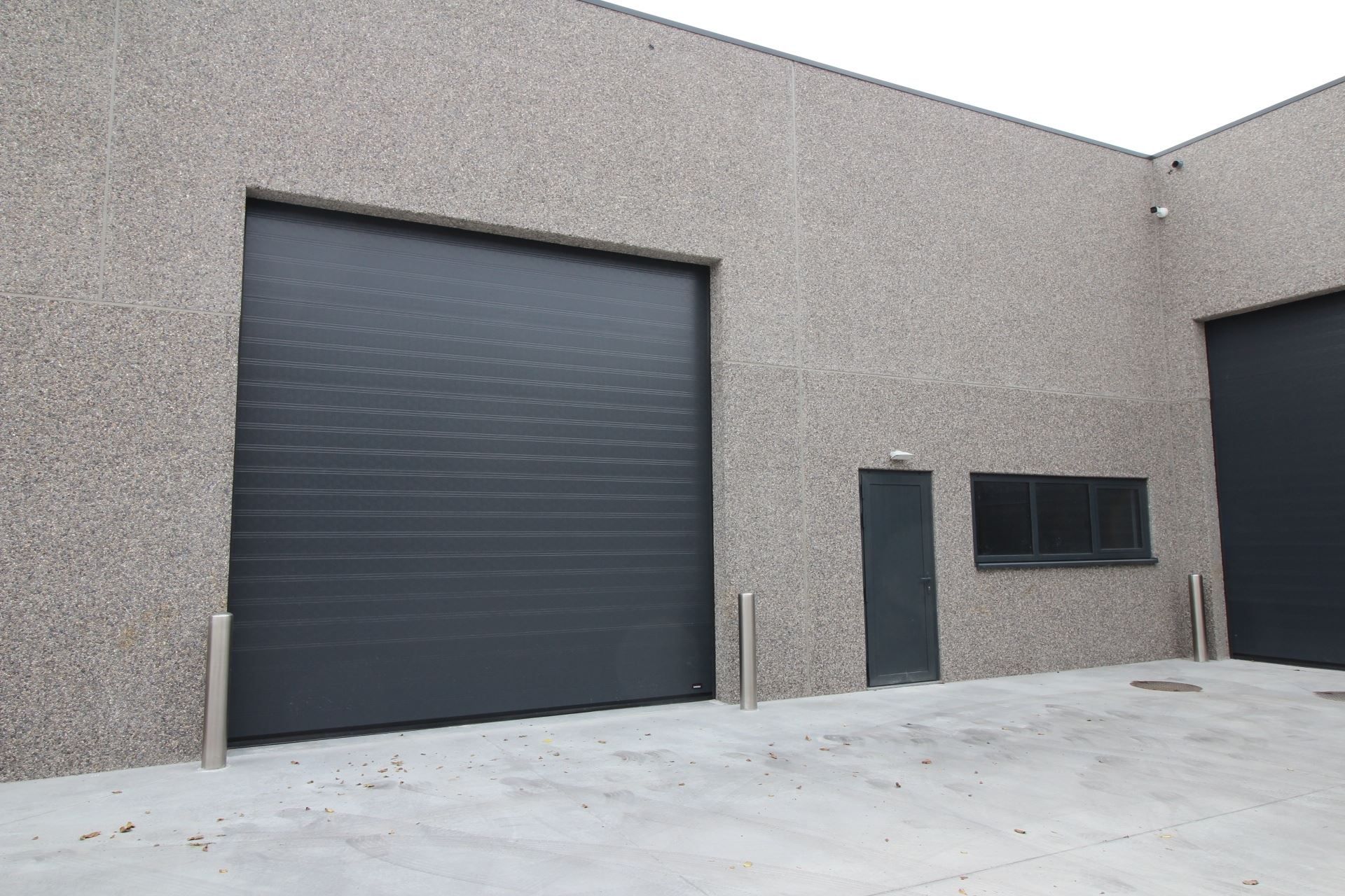 Unit, nieuwbouw, te huur voor opslag of productie. foto {{pictureIndex}}